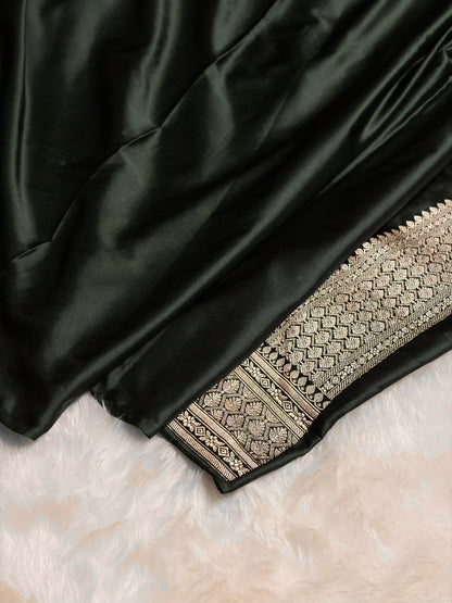 Contrast Banarasi Dusty Mustard With Dark Bottle Green Tanchoi Floral Booti Mashru Silk Saree MS59