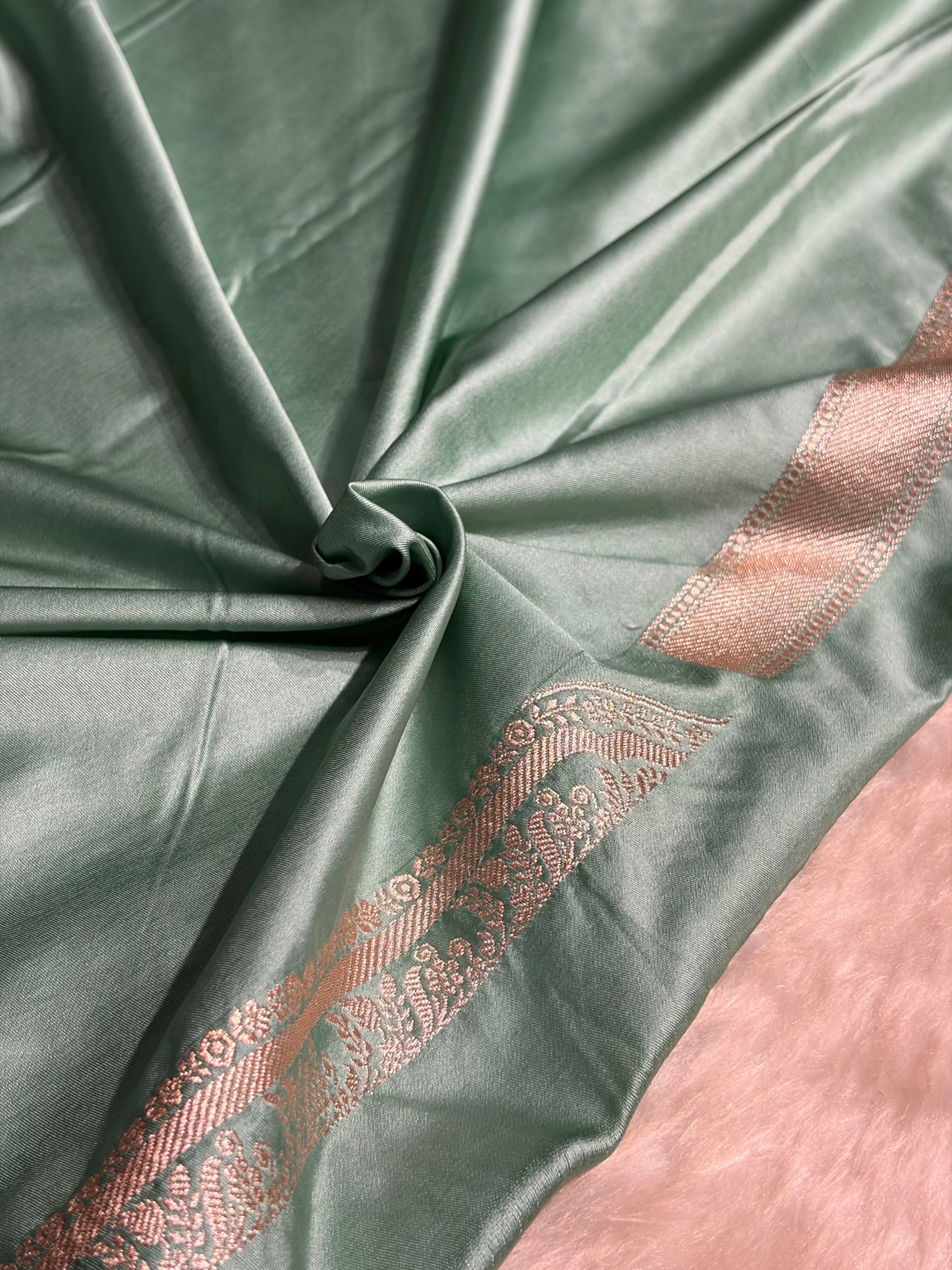 Skirt Border In Turquoise Shades Mashru Silk Saree