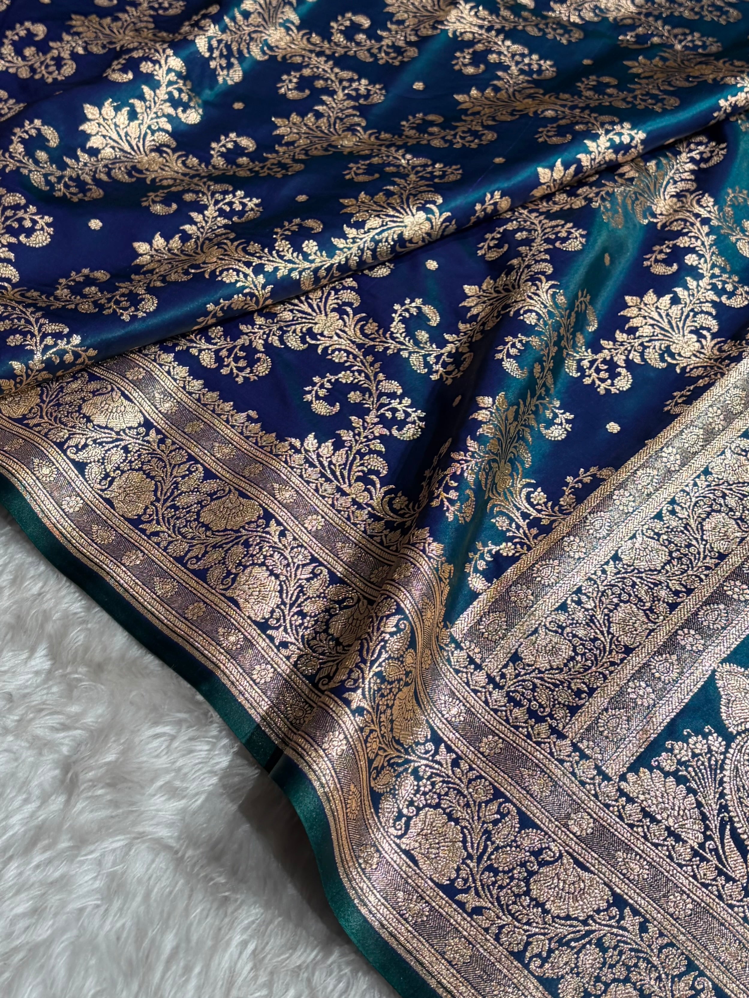 Peacock Shades Jaal Pattern Banarasi Satin Silk Saree SS49