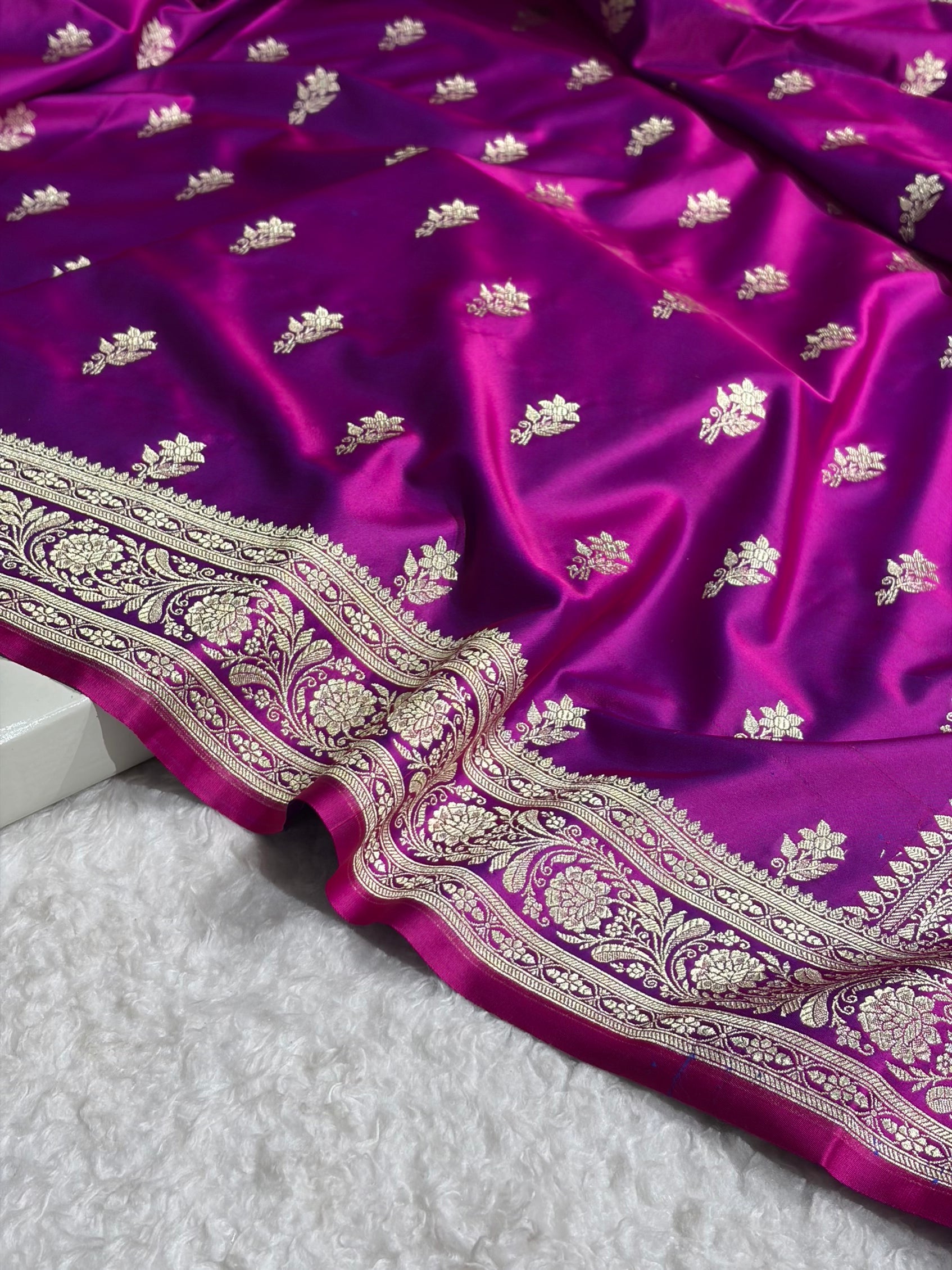 Cross Magenta Shades Banarasi Boota Pattern Floral Mashru Silk Saree MSM-120