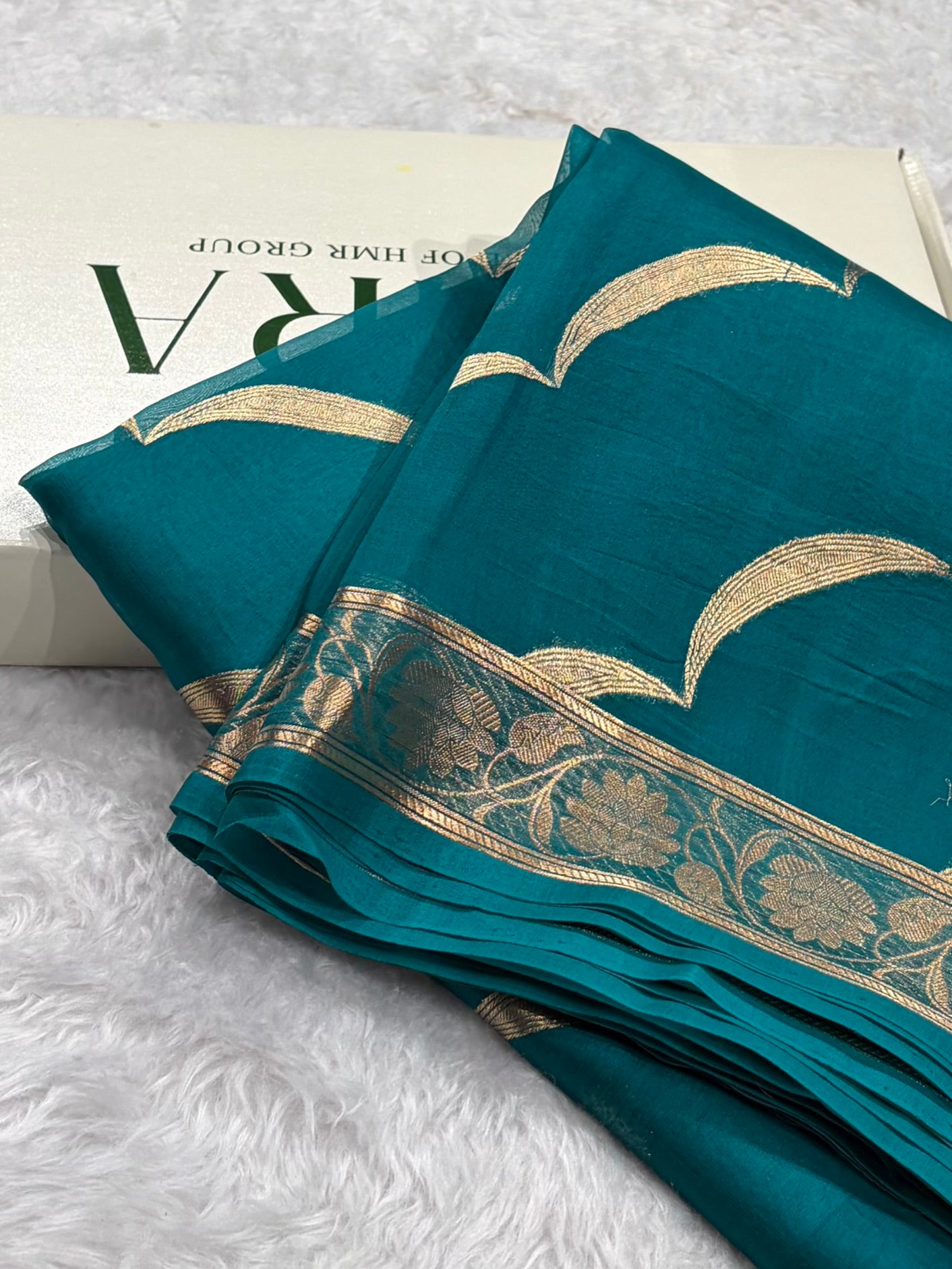 Pure Banarasi Organza Peacock Shades Floral Banarasi Silk Saree PO-21