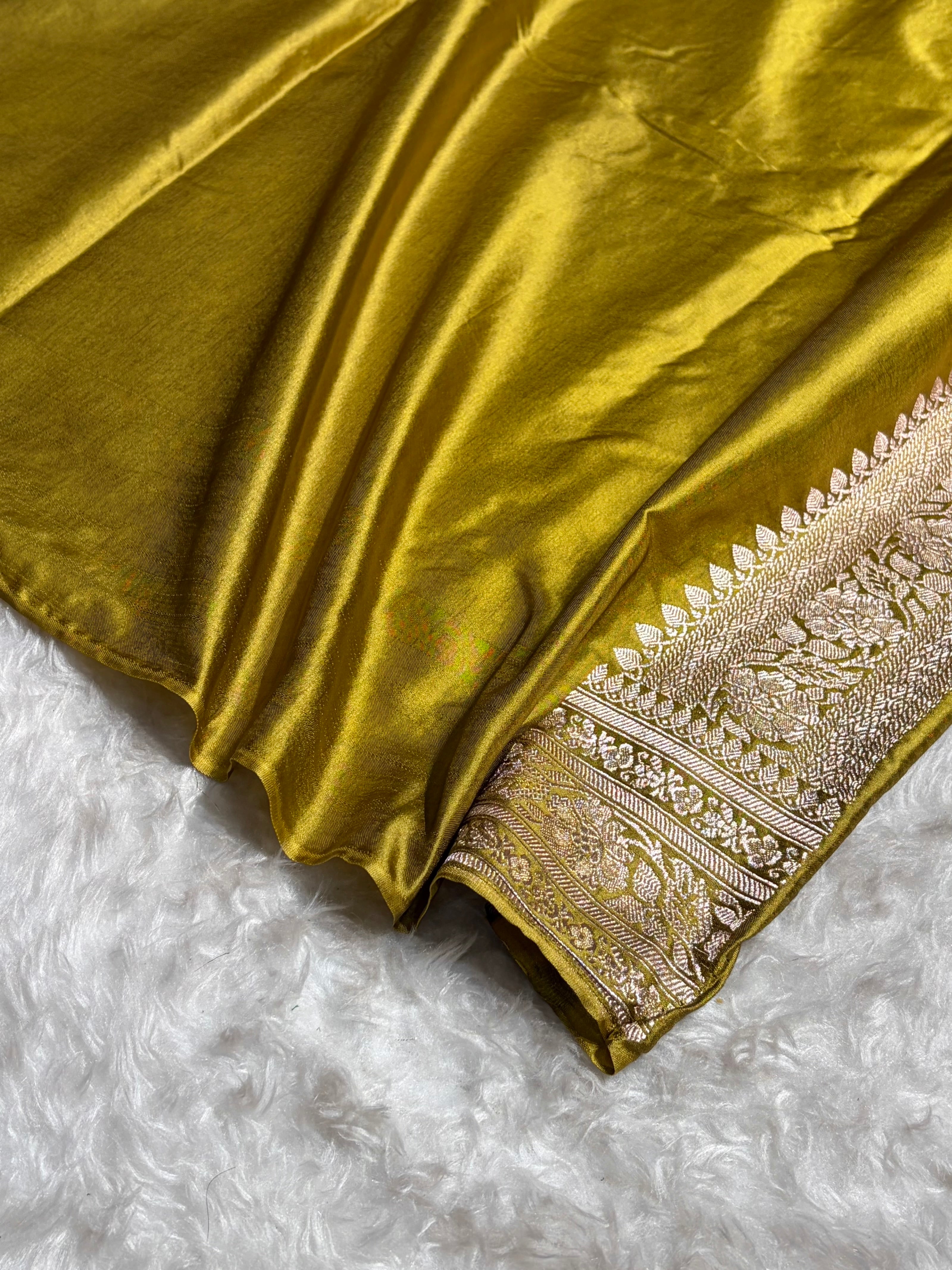 Dusty Mehendi Shades Banarasi Minakari Mashru Silk Saree With Cross Pattern MS02