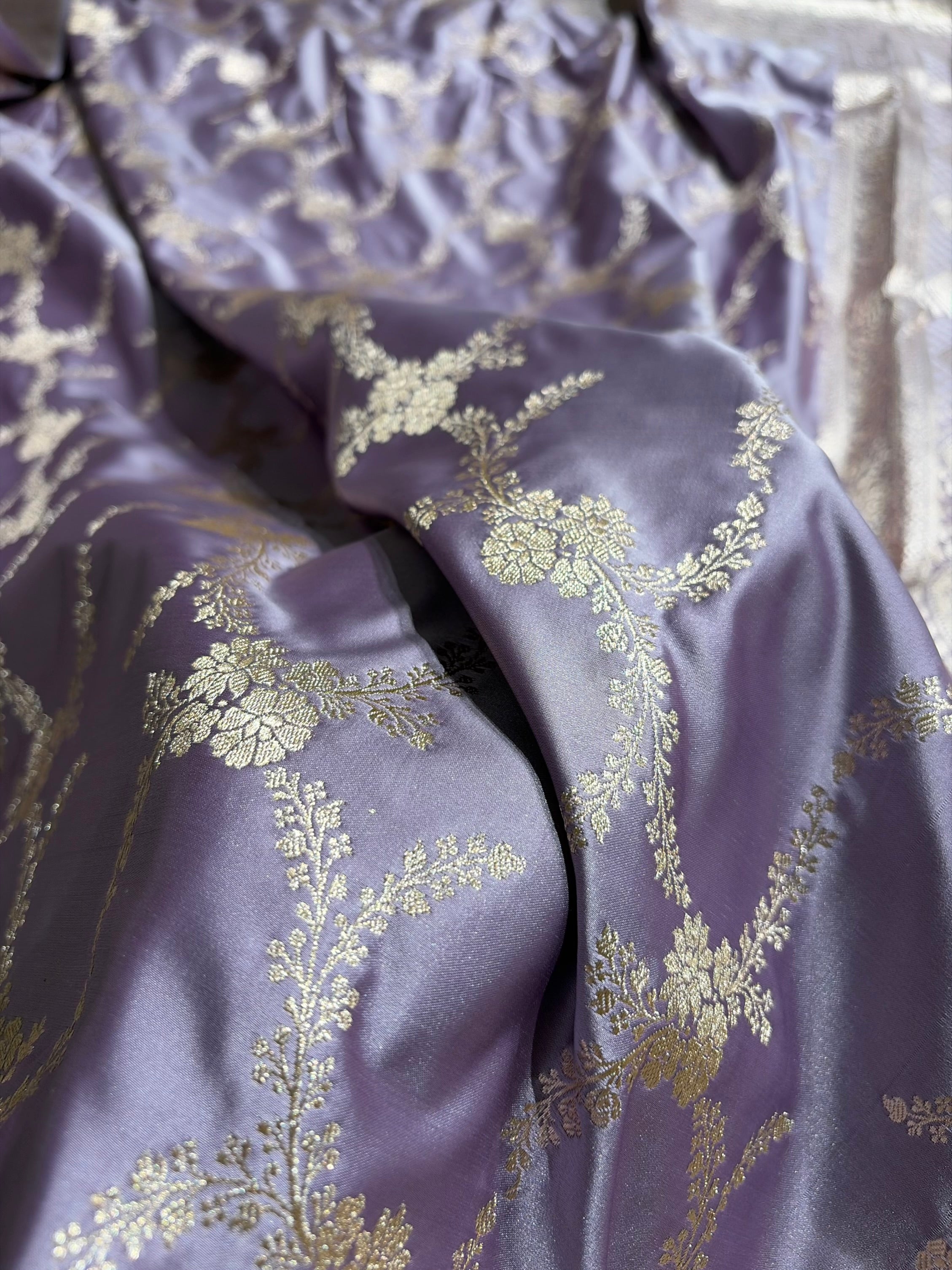 Dusty Lavender Shades Banarasi With Floral Border Mashru Silk Saree MSM-127