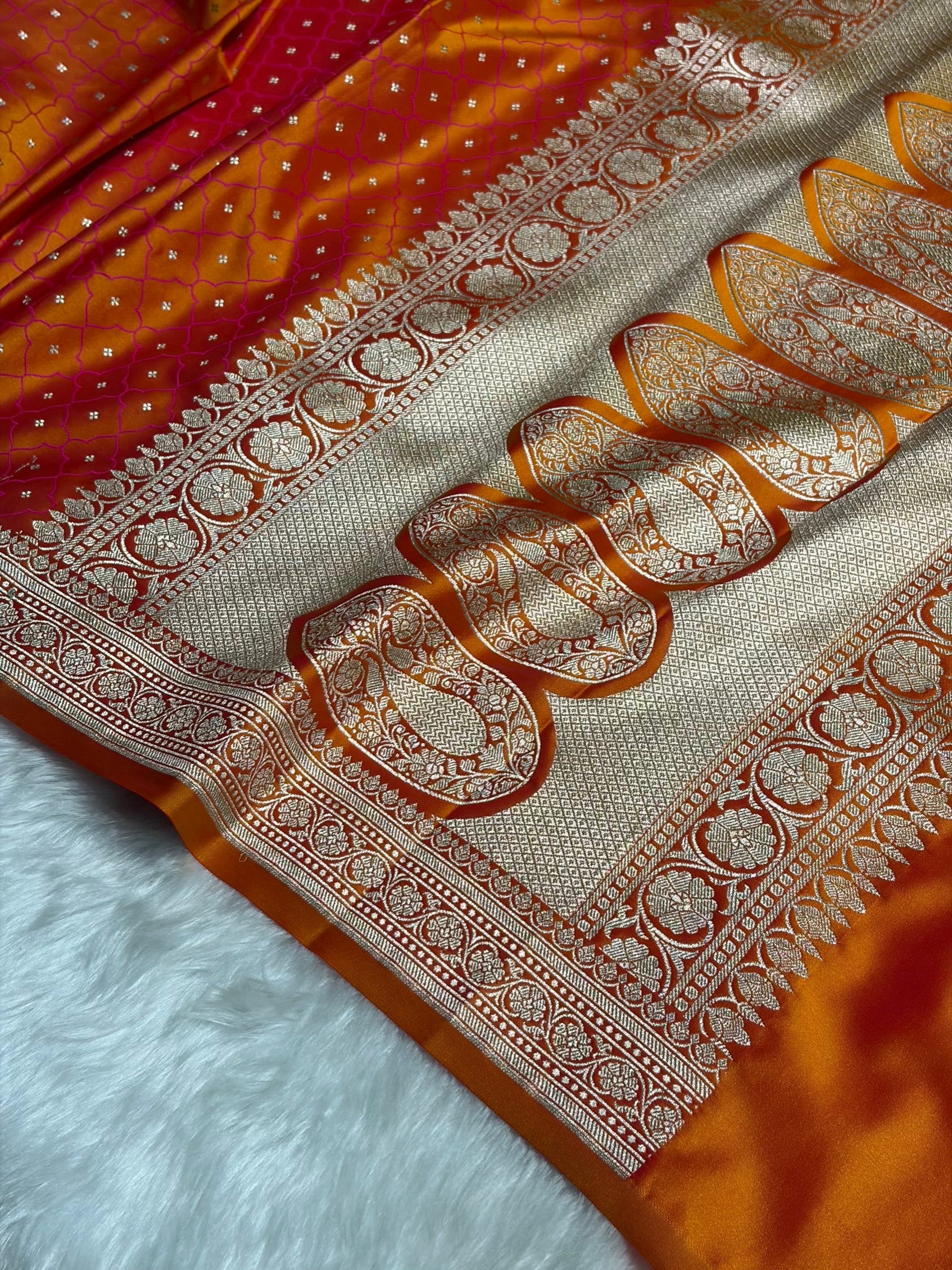 Magentic Gold Shades Tanchoi Motif Mashru Silk Saree MST-13