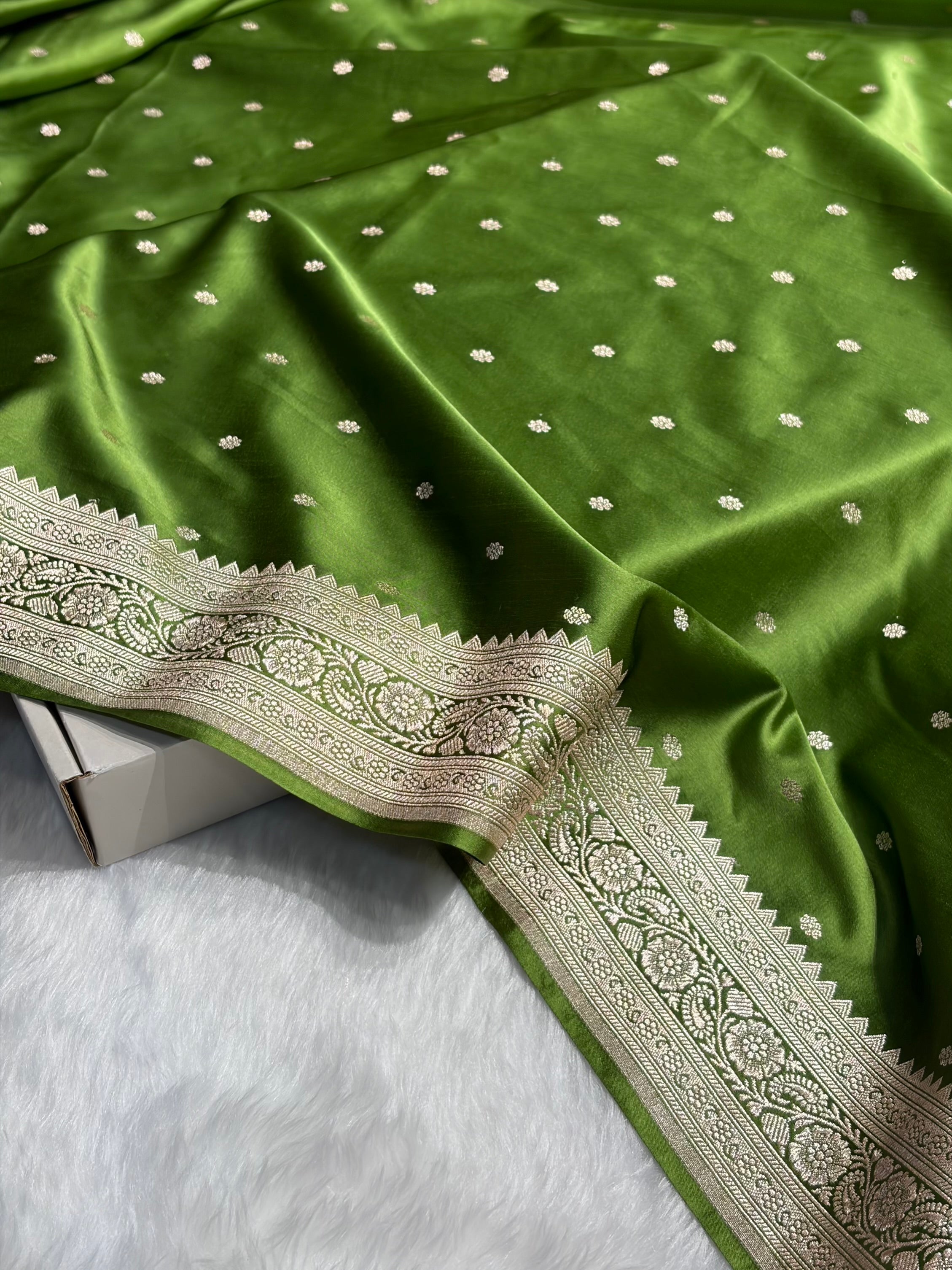 Banarasi Mehendi Shade Booti Mashru Silk Saree