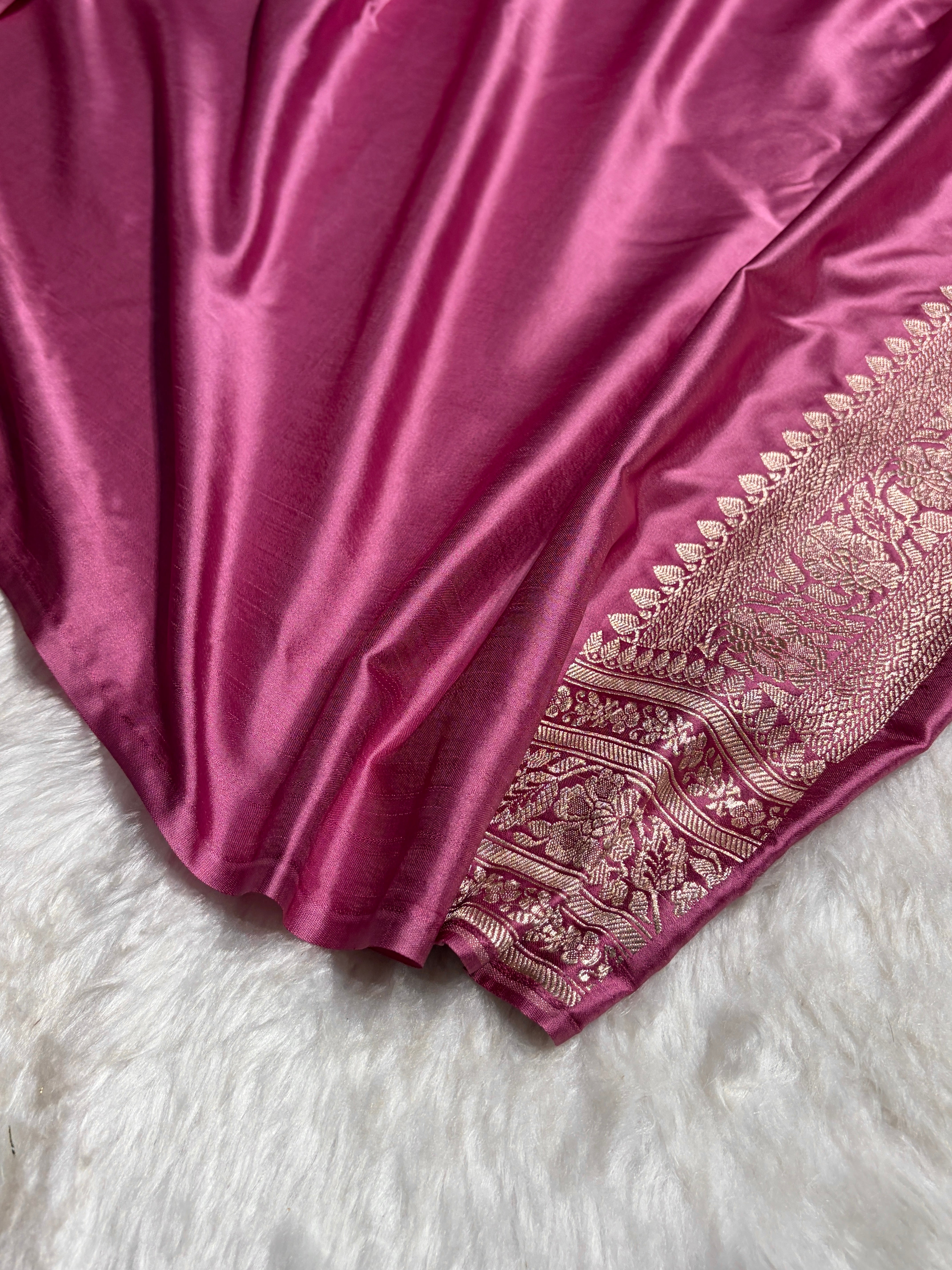 Mauve Shades Minakari Mashru Silk Saree With Cross Pattern