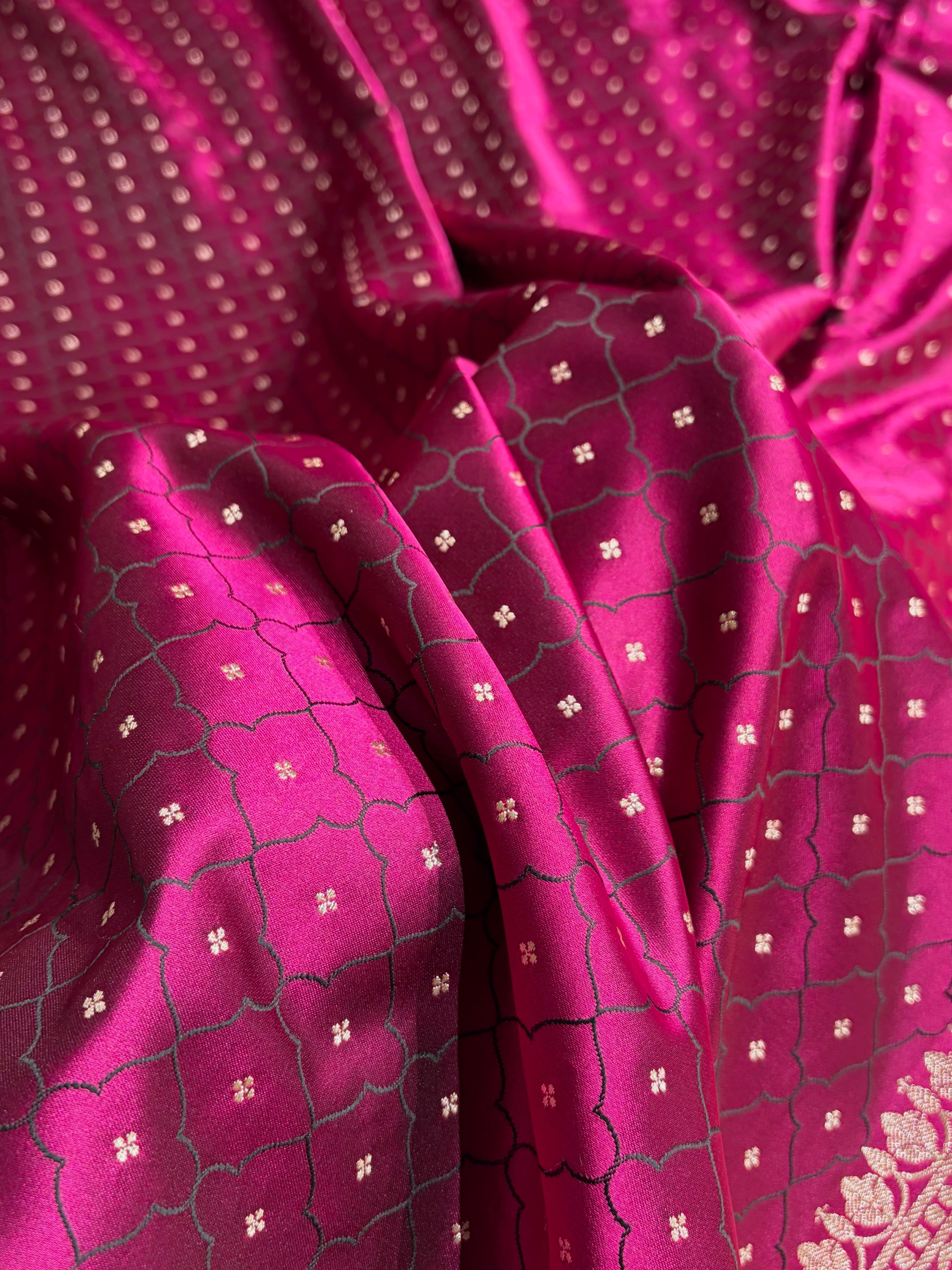 Wine Cross Shades Tanchoi Motif Mashru Silk Saree MST-13