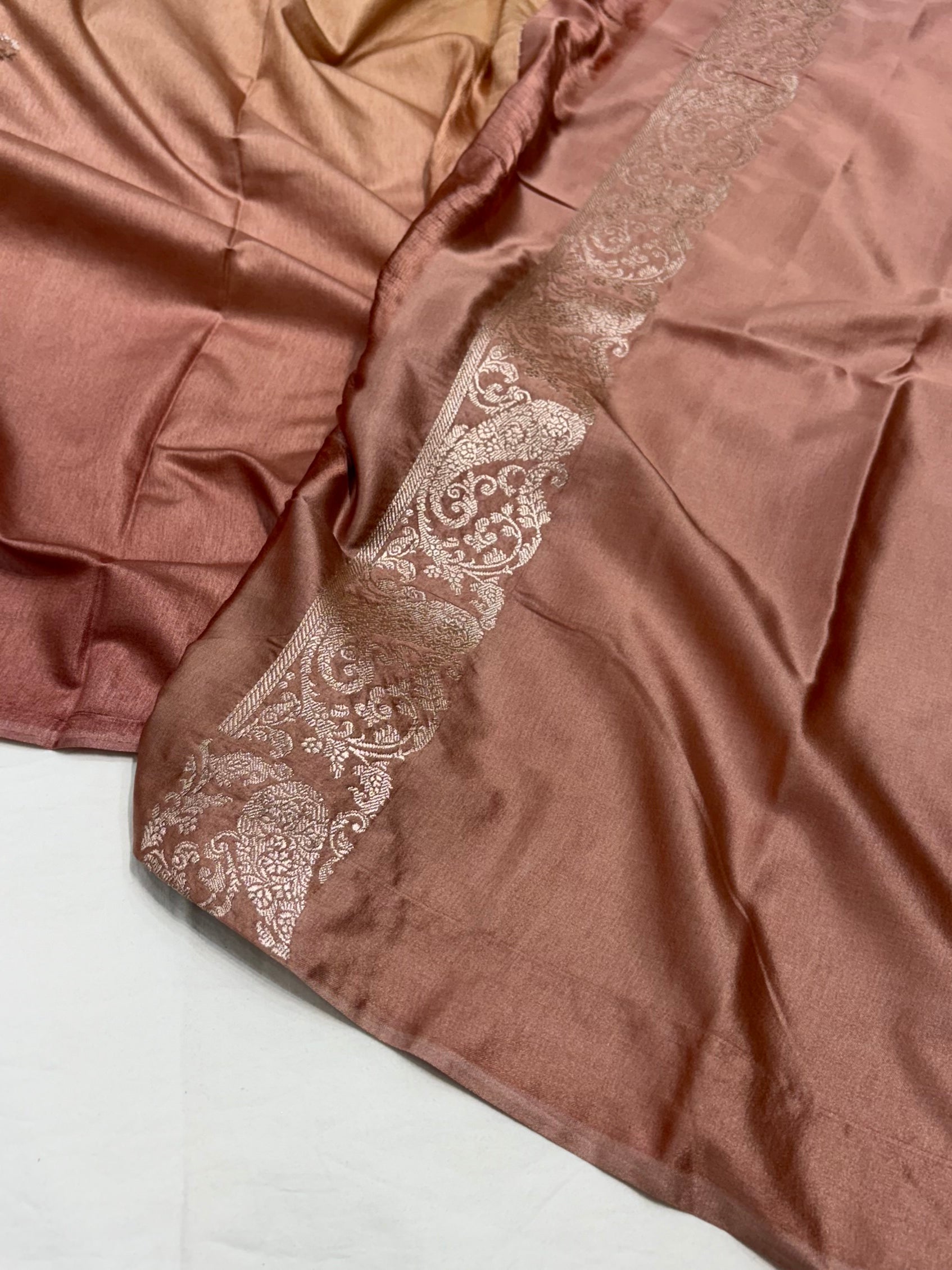 Contrast Ombre Shade With Booti Pattern Mashru Silk Saree