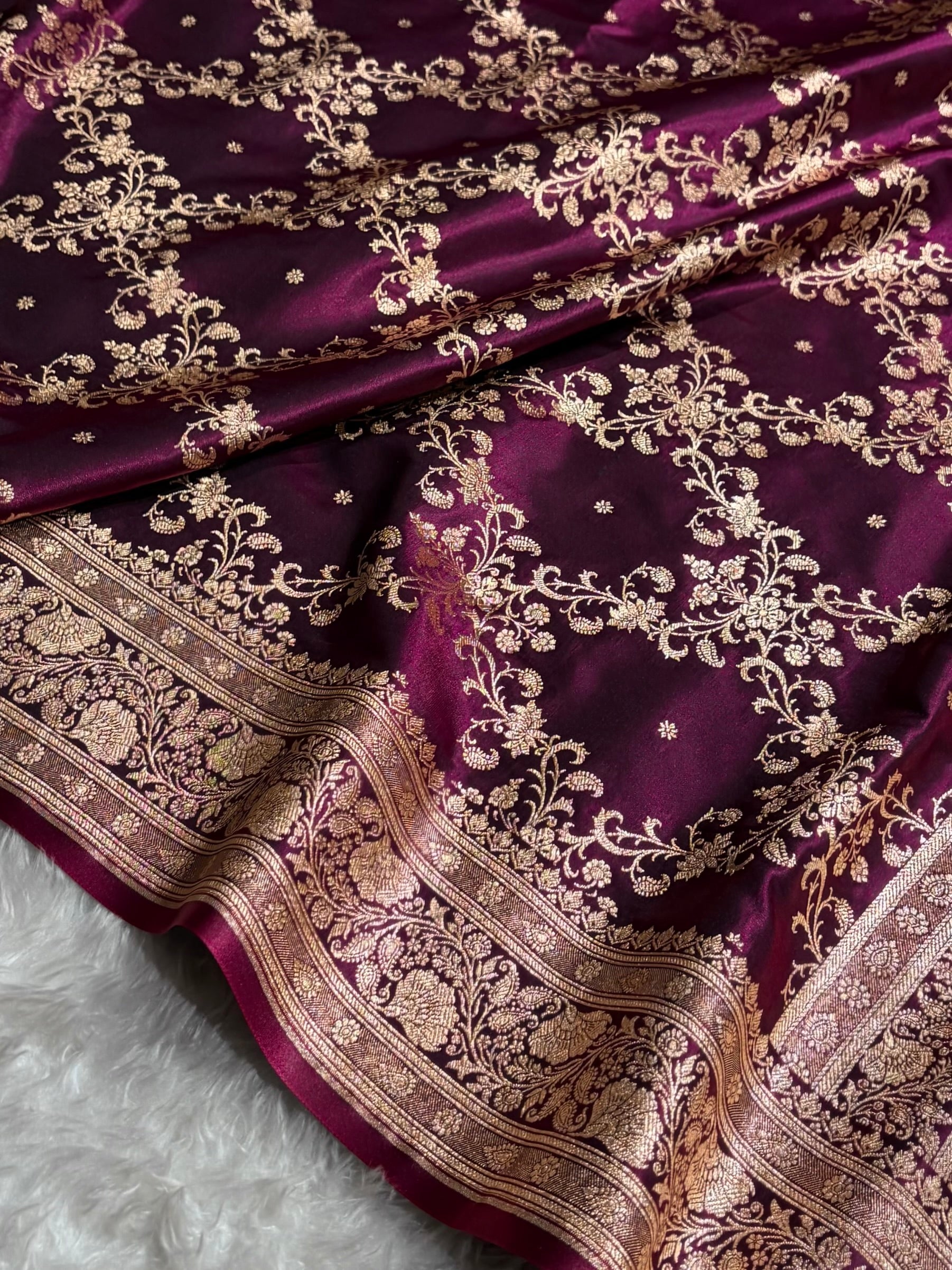 Wine Shades Jaal Pattern Banarasi Satin Silk Saree SS48