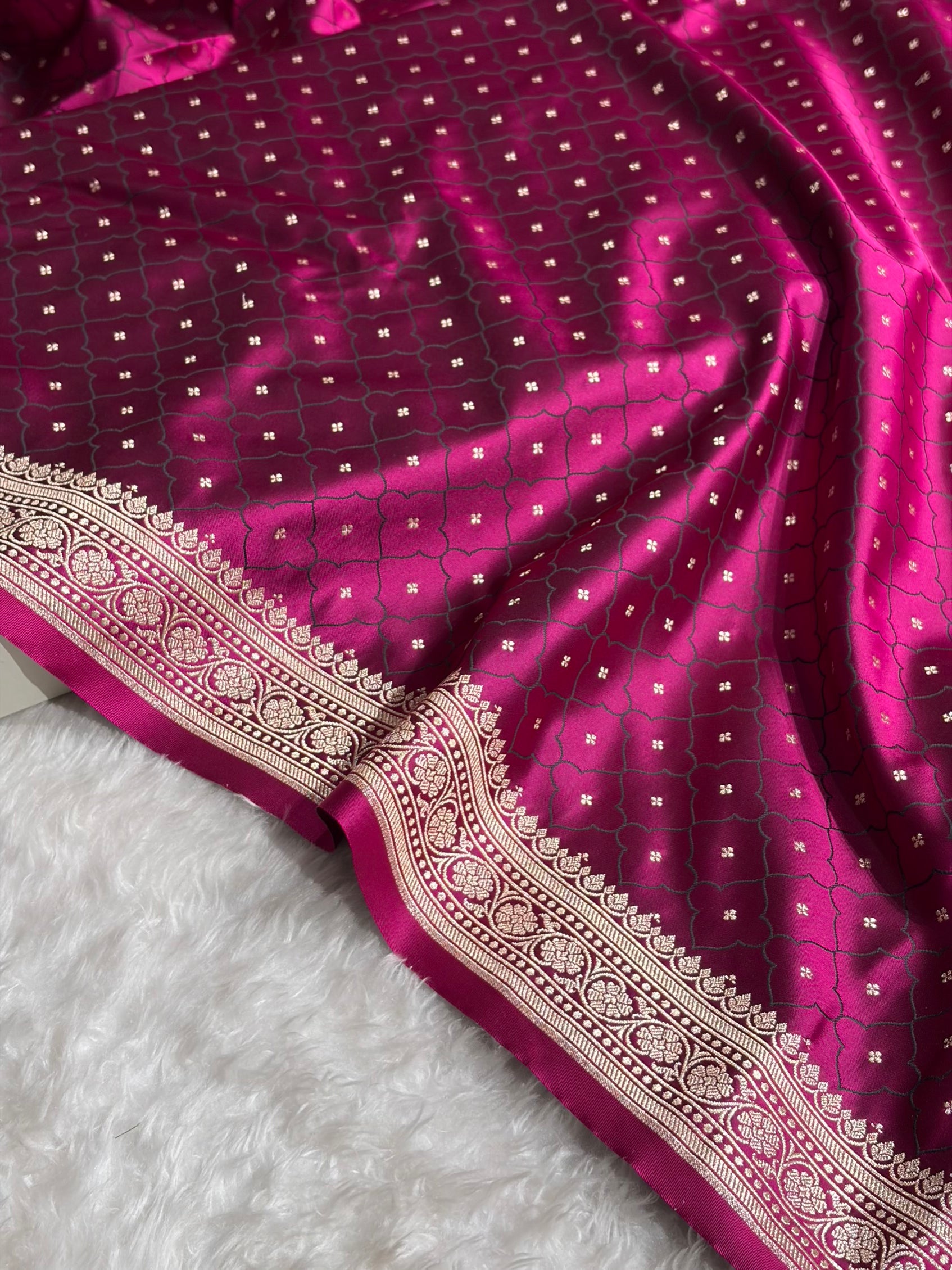 Wine Cross Shades Tanchoi Motif Mashru Silk Saree MST-13