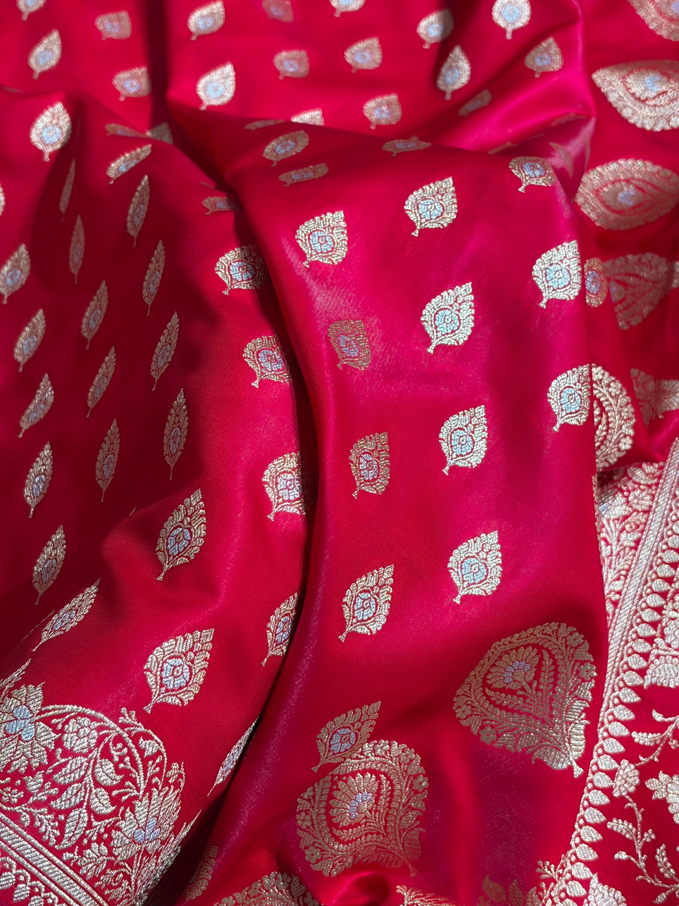Banarasi Cross Rani Shades Minakari Booti Pattern Banarasi Satin Silk Saree SS60