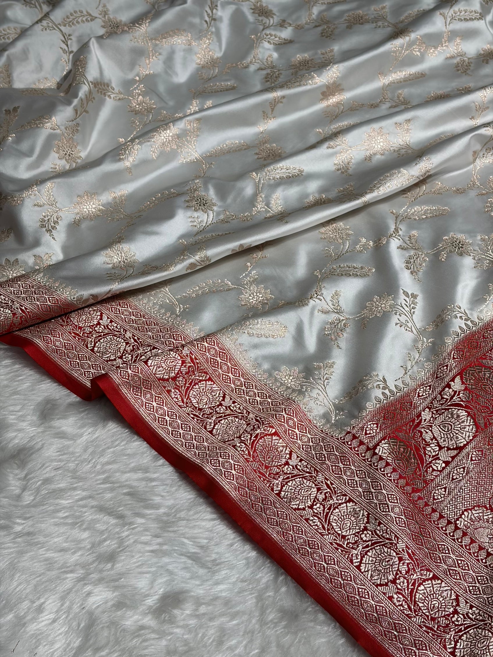 White with Red Contrast Jaal Mashru Silk Saree MS23