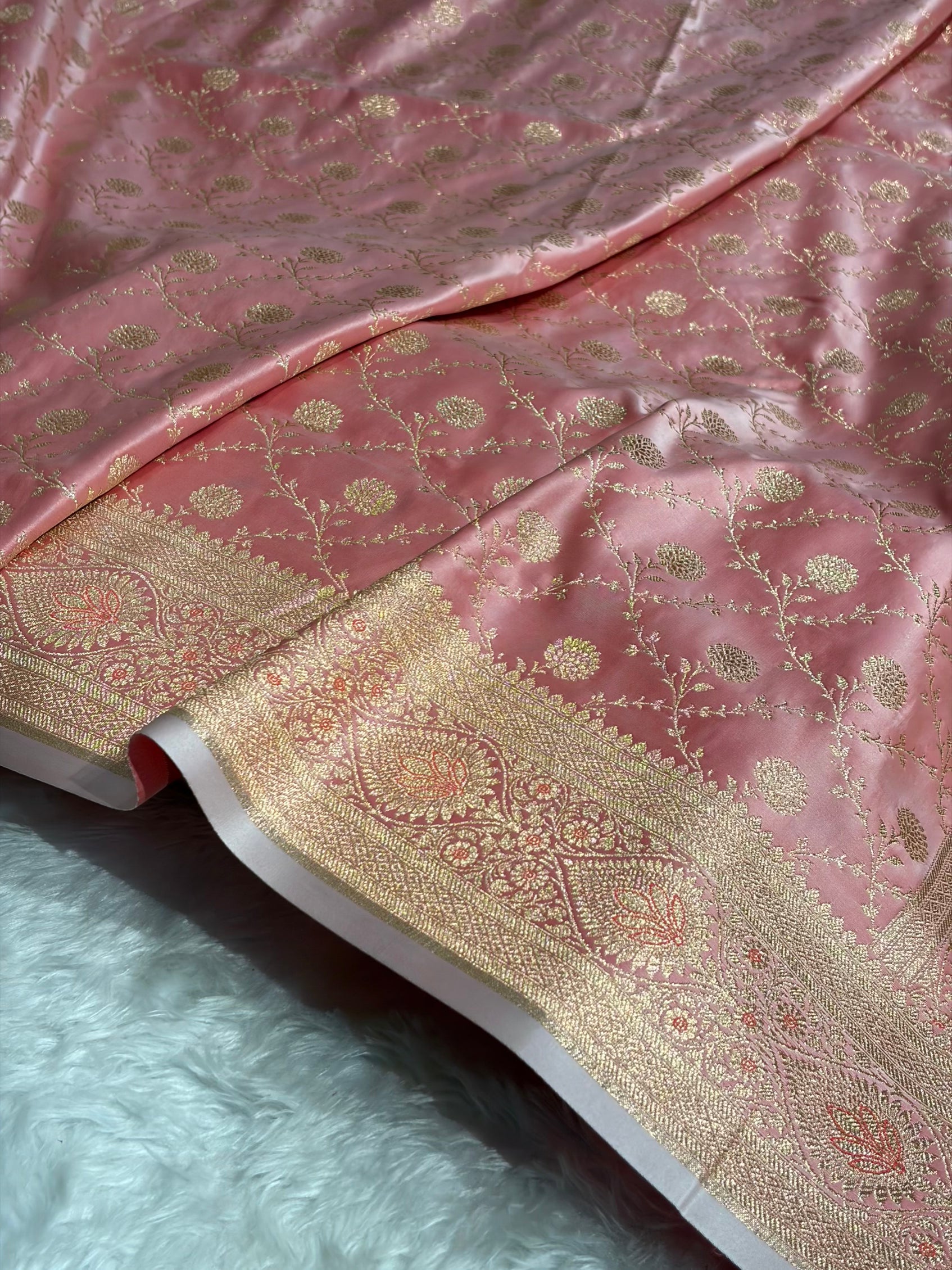 Banarasi Satin Katan Saree Booti Pattern in Baby Pink Shades with Sea Green Edges SK05