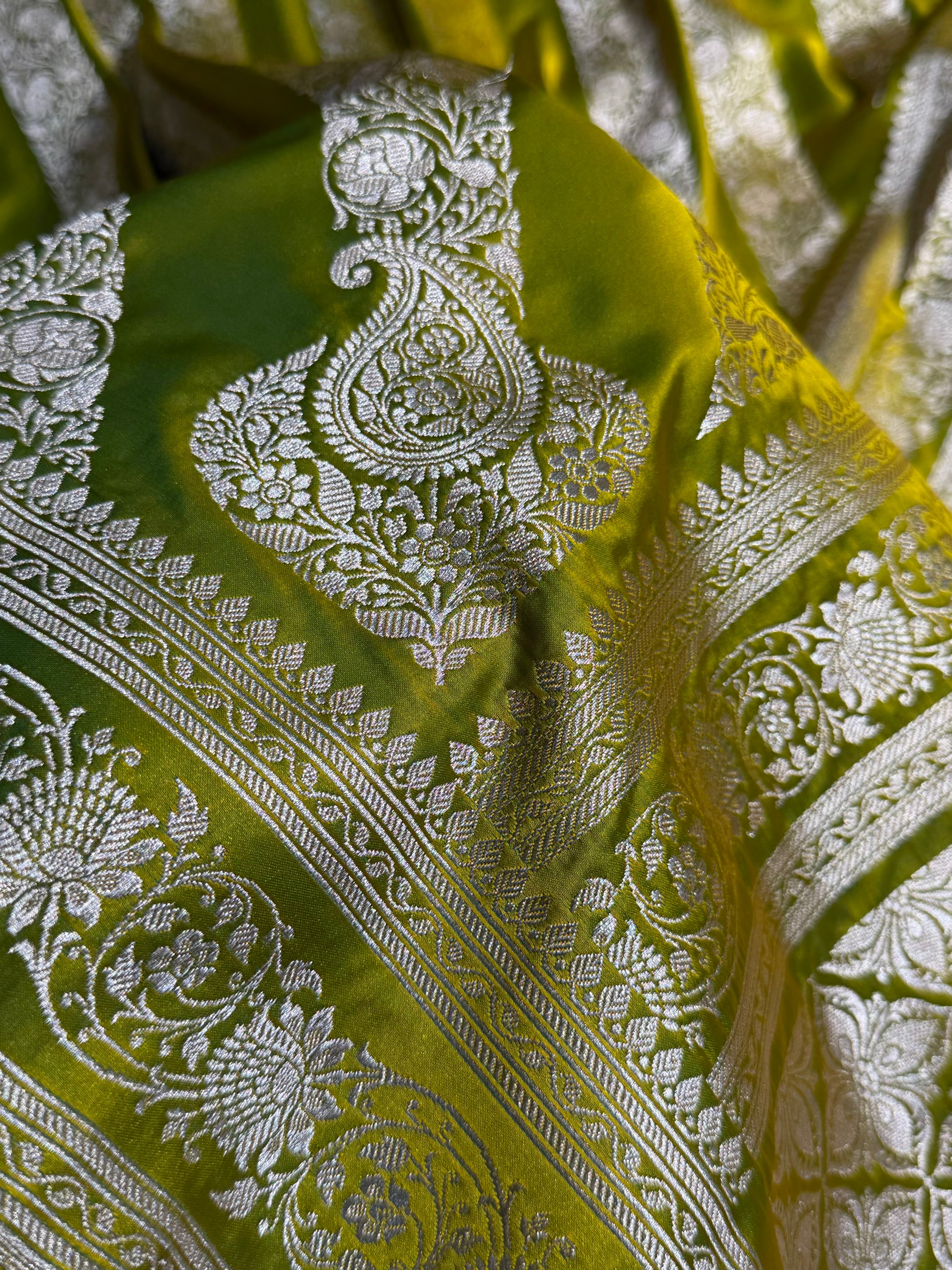 Liril Mahendi Shades Banarasi Cross Pattern Floral Mashru Silk Saree MSM-102