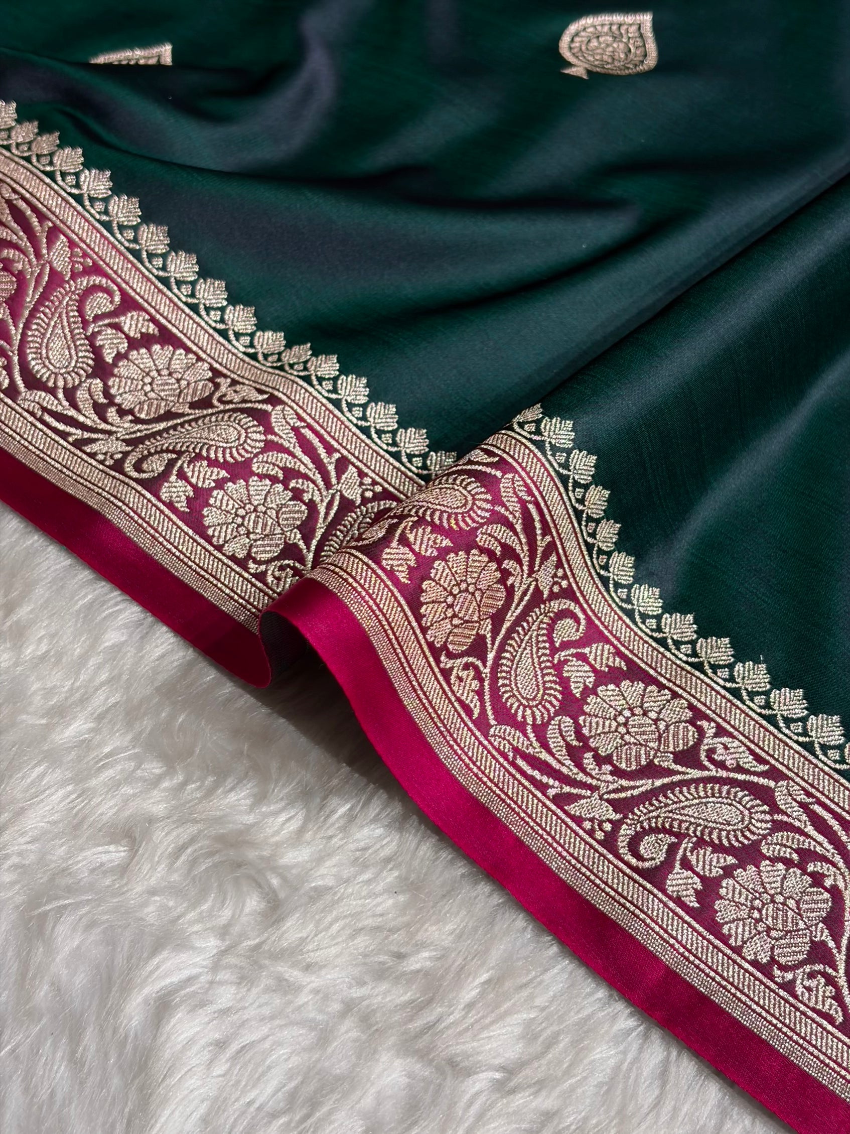 Contrast Dark Bottle Green / Rani Shades Banarasi Booti Pattern Mashru Silk Saree MSM-140