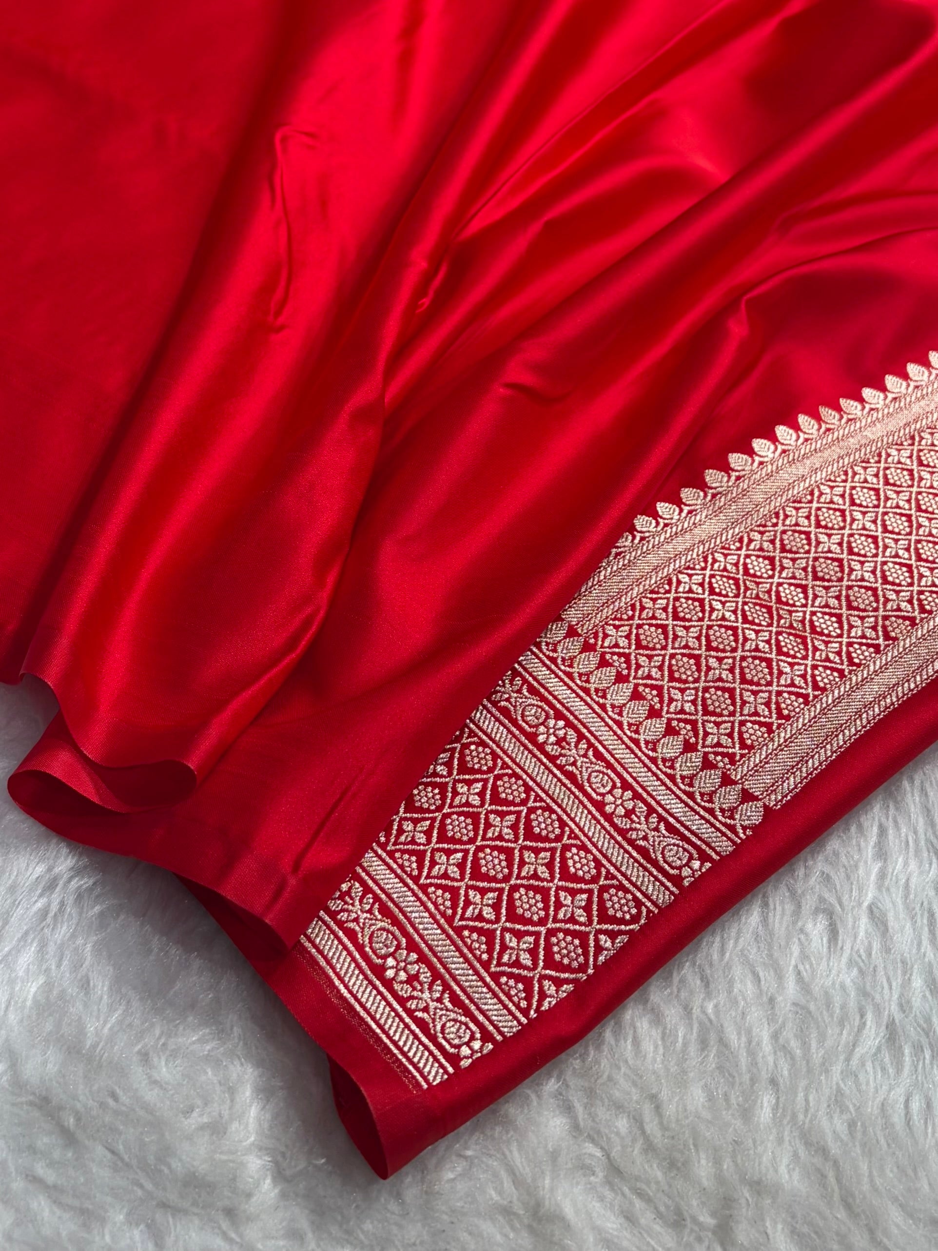 Banarasi Plain Red Shades With Minakari Pallu Mashru Silk Saree MS82