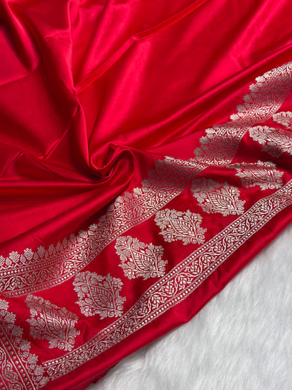Contrast White With Red Boota Motif Mashru Silk Saree MS43