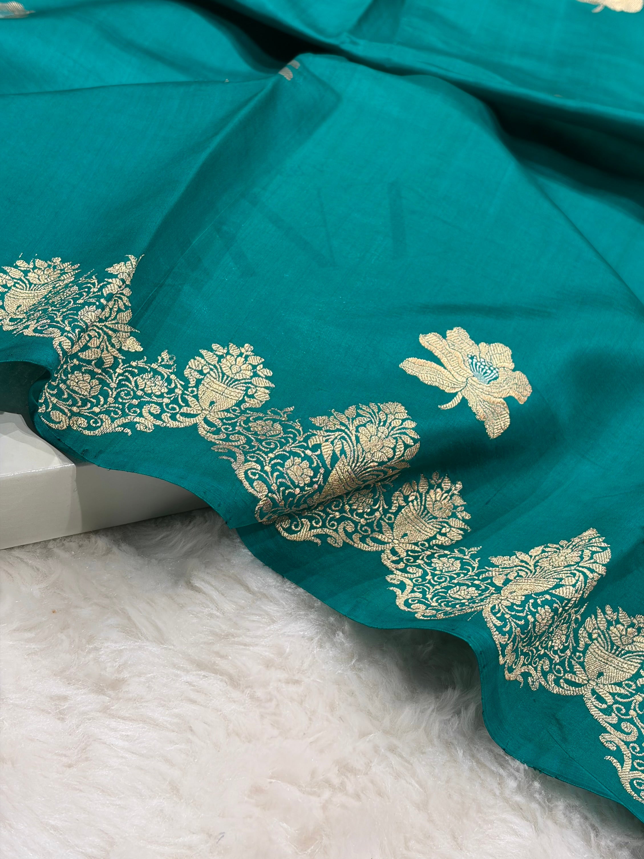 Banarasi Rama Shades Minakari Boota Handwoven Pure Paper Silk RM-79