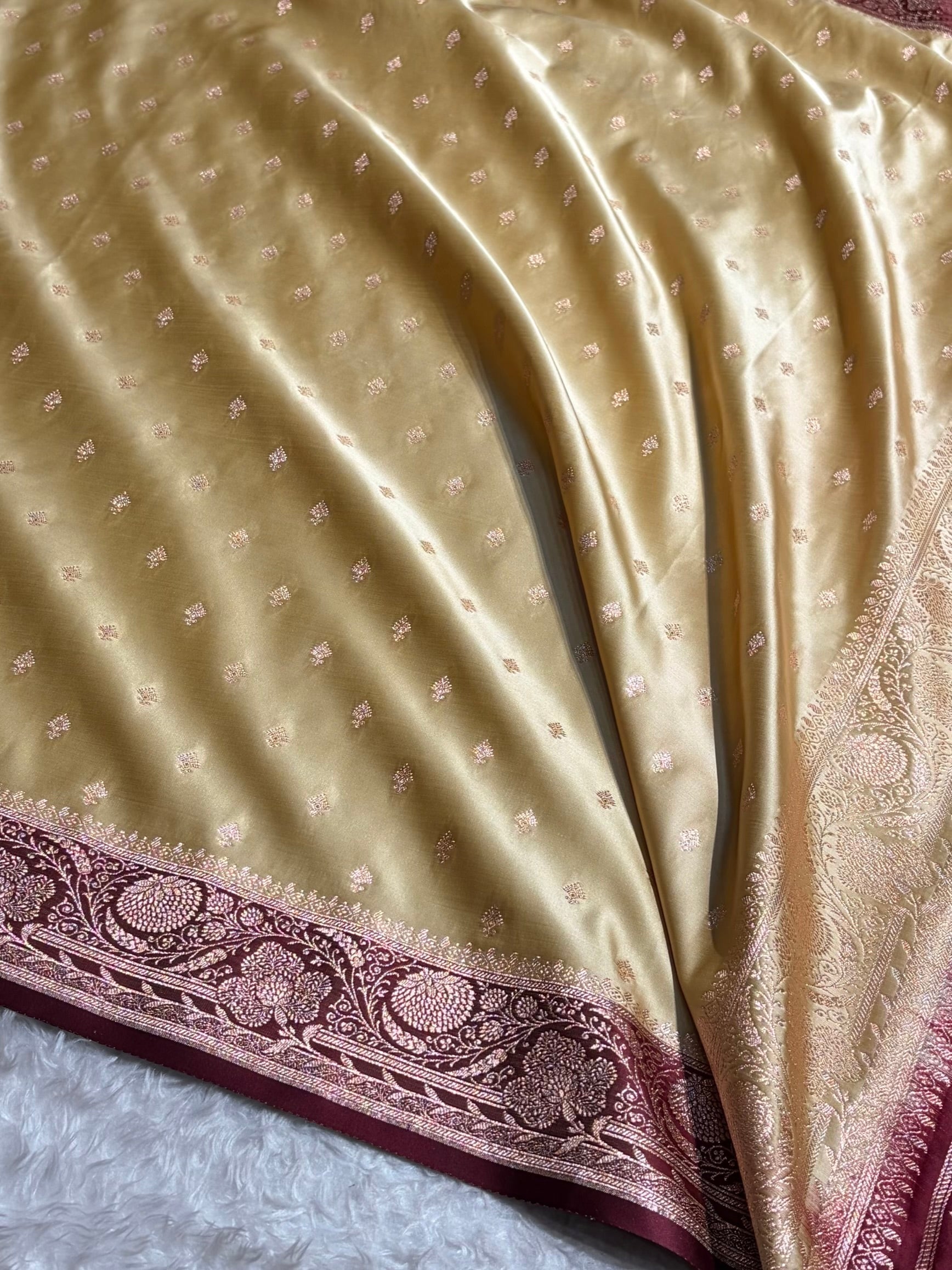 Banarasi Satin Katan Saree Floral Booti Pattern in Contrast Tusser / Garnet Shades SK153
