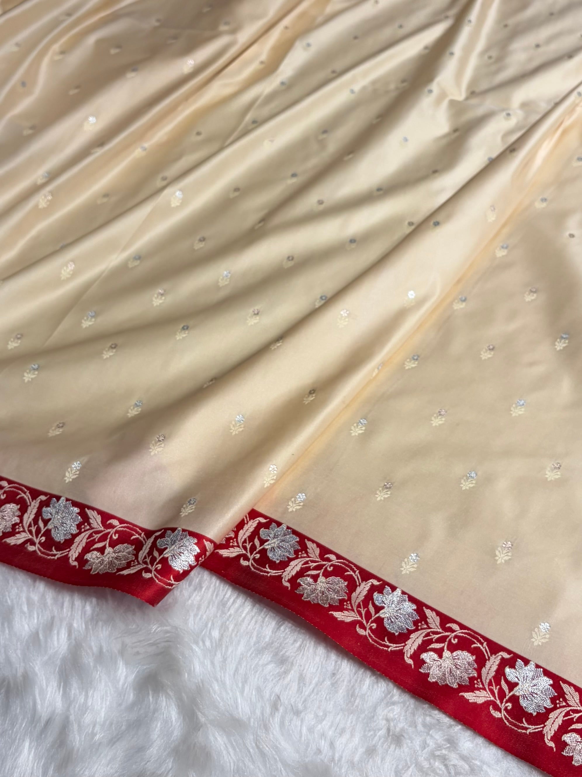 Contrast Cream With Red Floral Boota With Floral Border Mashru Silk Saree MSM 78