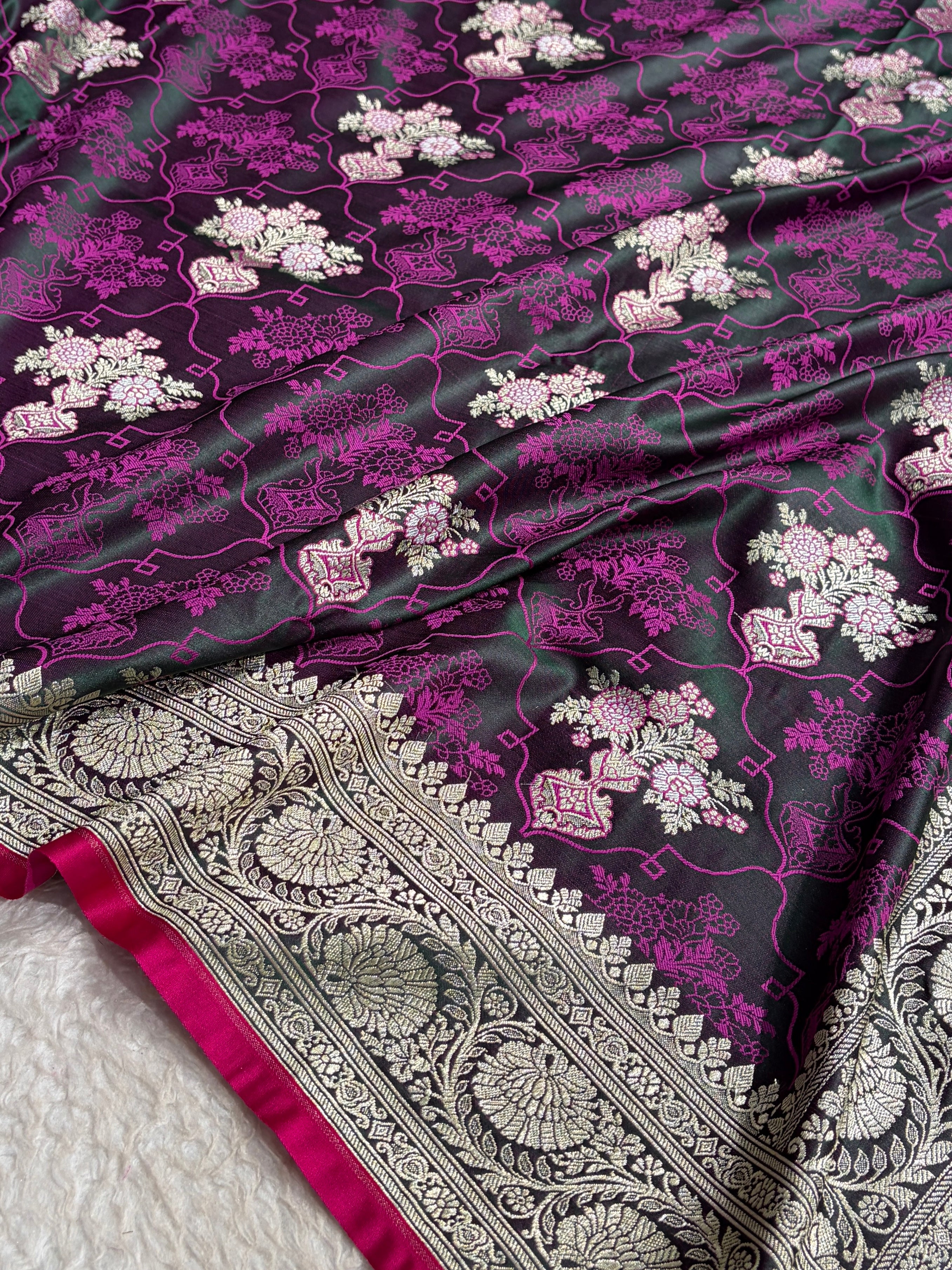 Banarasi Dark Magenta Shades Tanchoi Motif Mashru Silk Saree