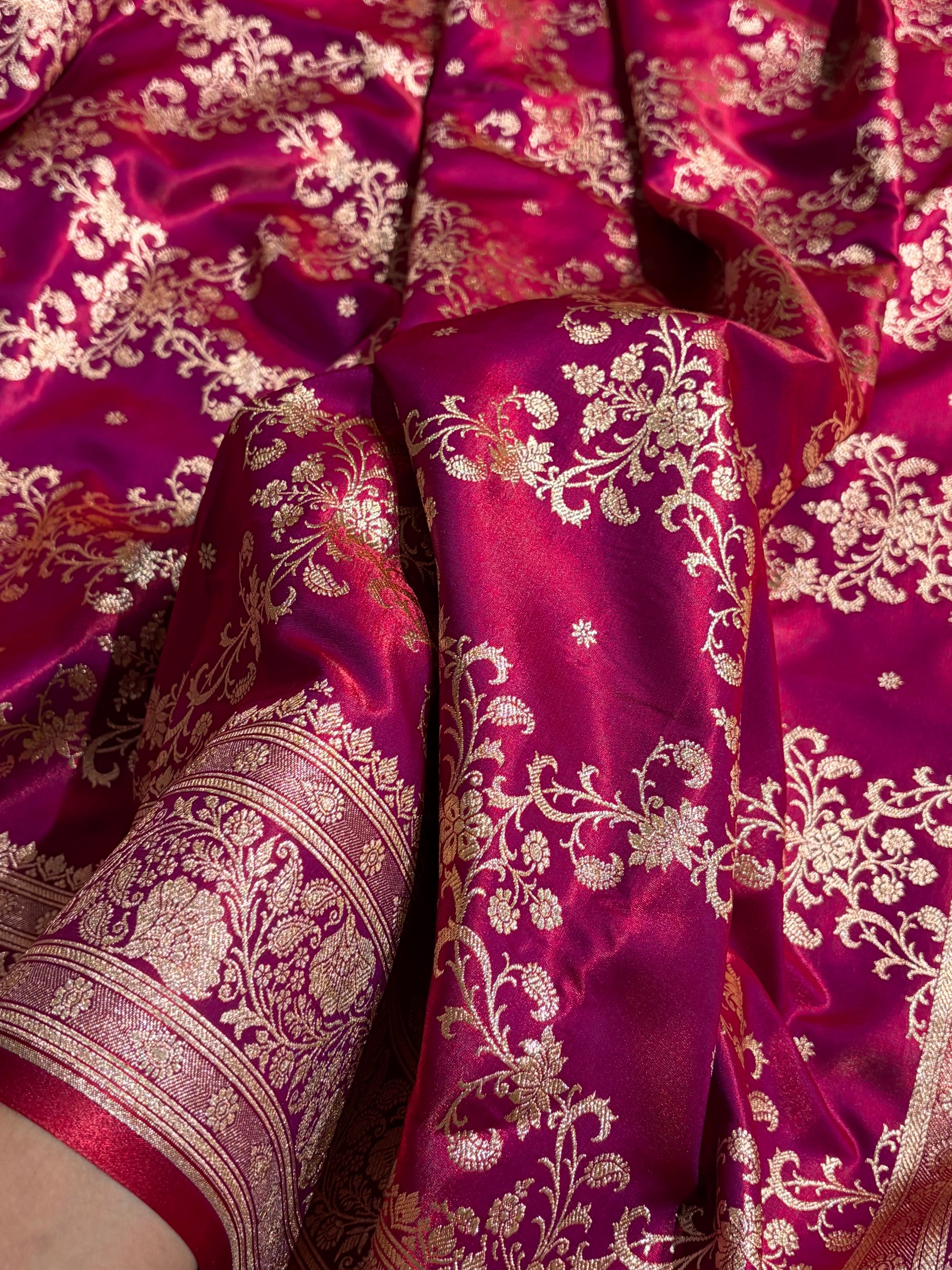 Reddish Magenta Shades Jaal Pattern Banarasi Satin Silk Saree SS48