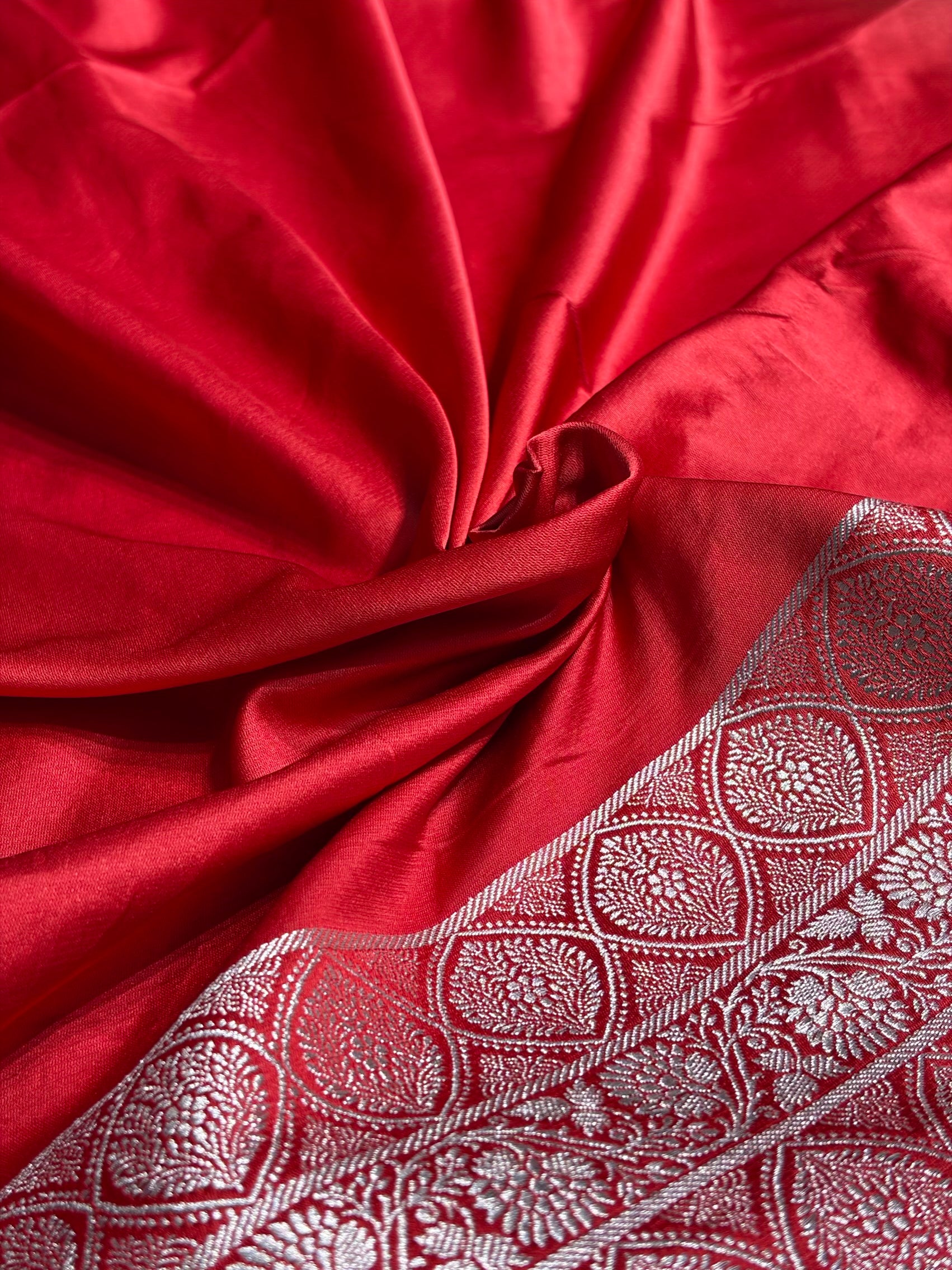 Red Shades Booti Mashru Silk Saree MS68