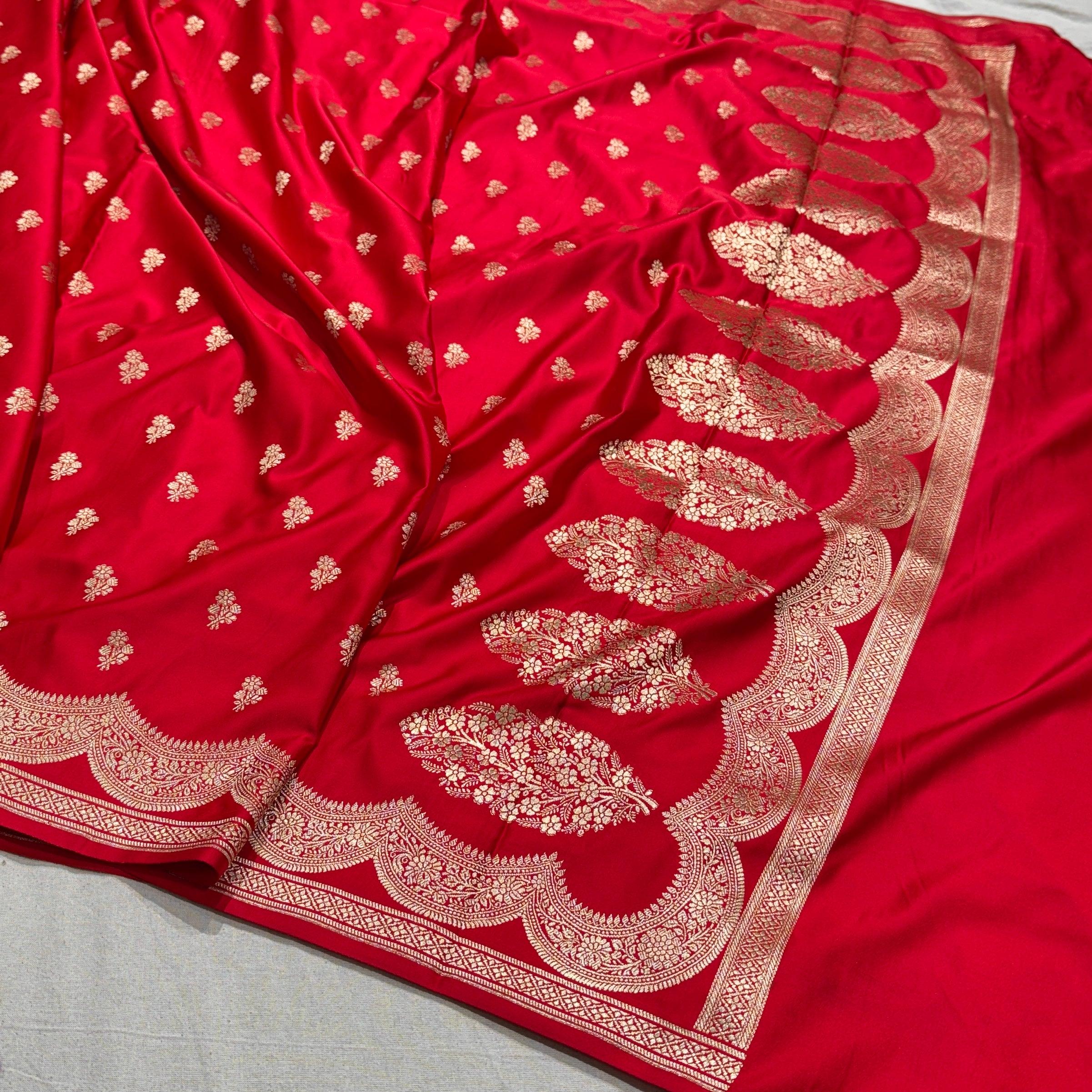 Bridal Red Scallop Booti Mashru Silk Banarasi Saree