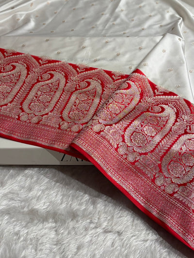 Banarasi Contrast Skirt Border Pattern in White / Red Shades  Floral Mashru Silk Saree MCS95