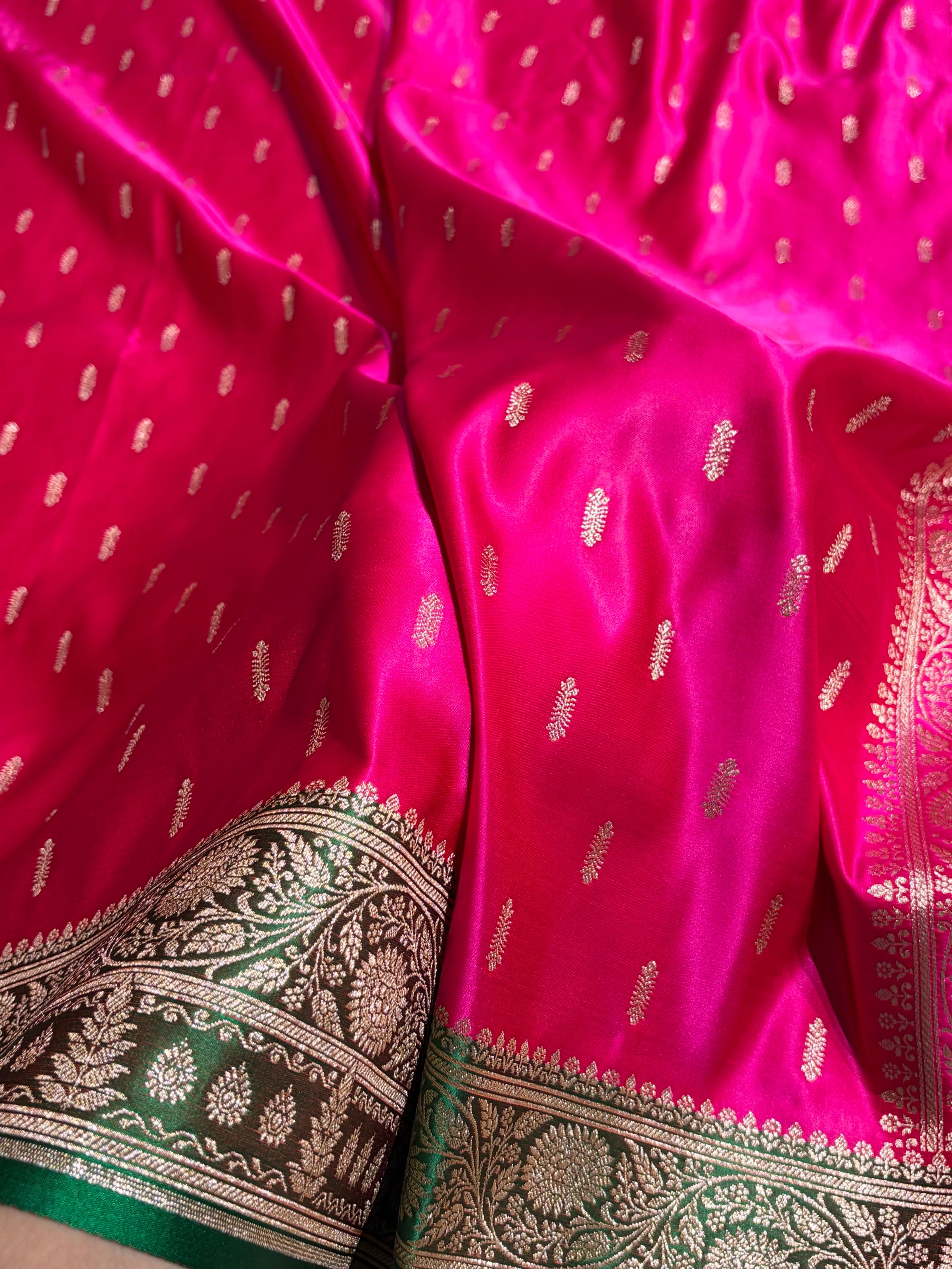 Contrast Rani / Green Floral Booti Banarasi Satin Katan Silk Saree SK14