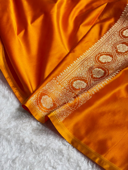 Banarasi Fire Gold Booti Pattern Satin Katan Silk Saree SK54