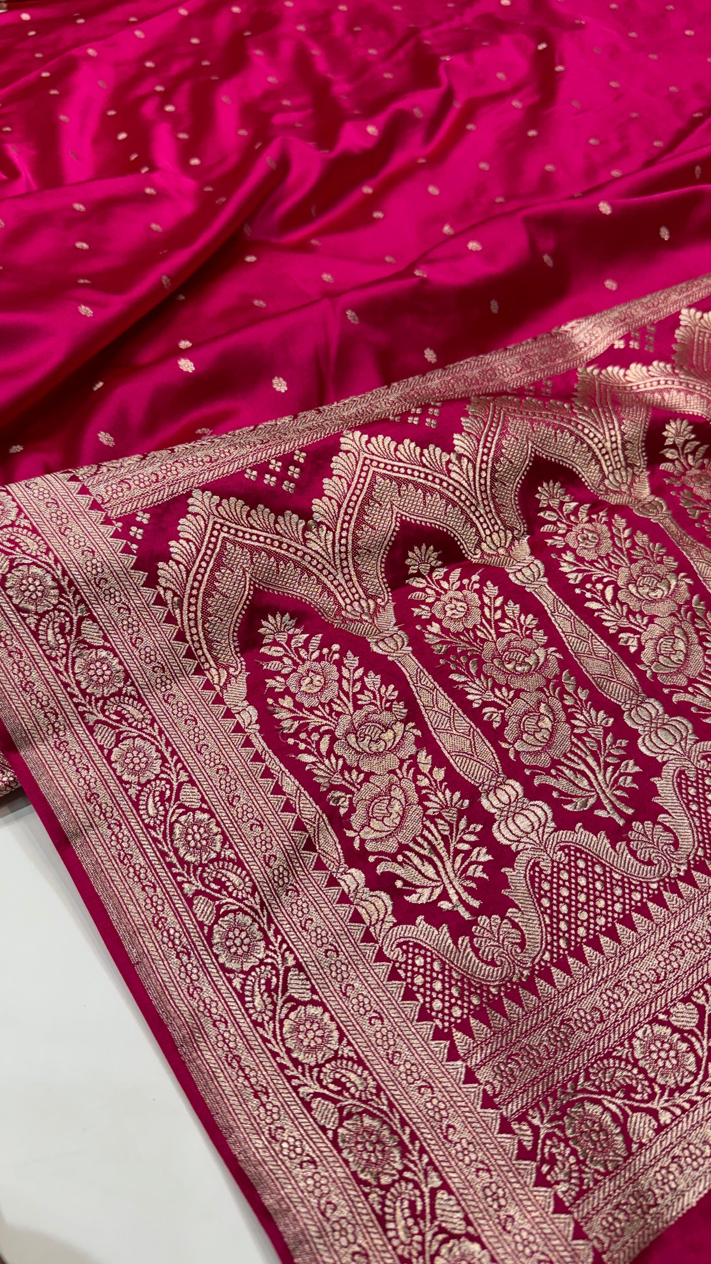 Beautiful Pink Booti Mashru Silk Saree