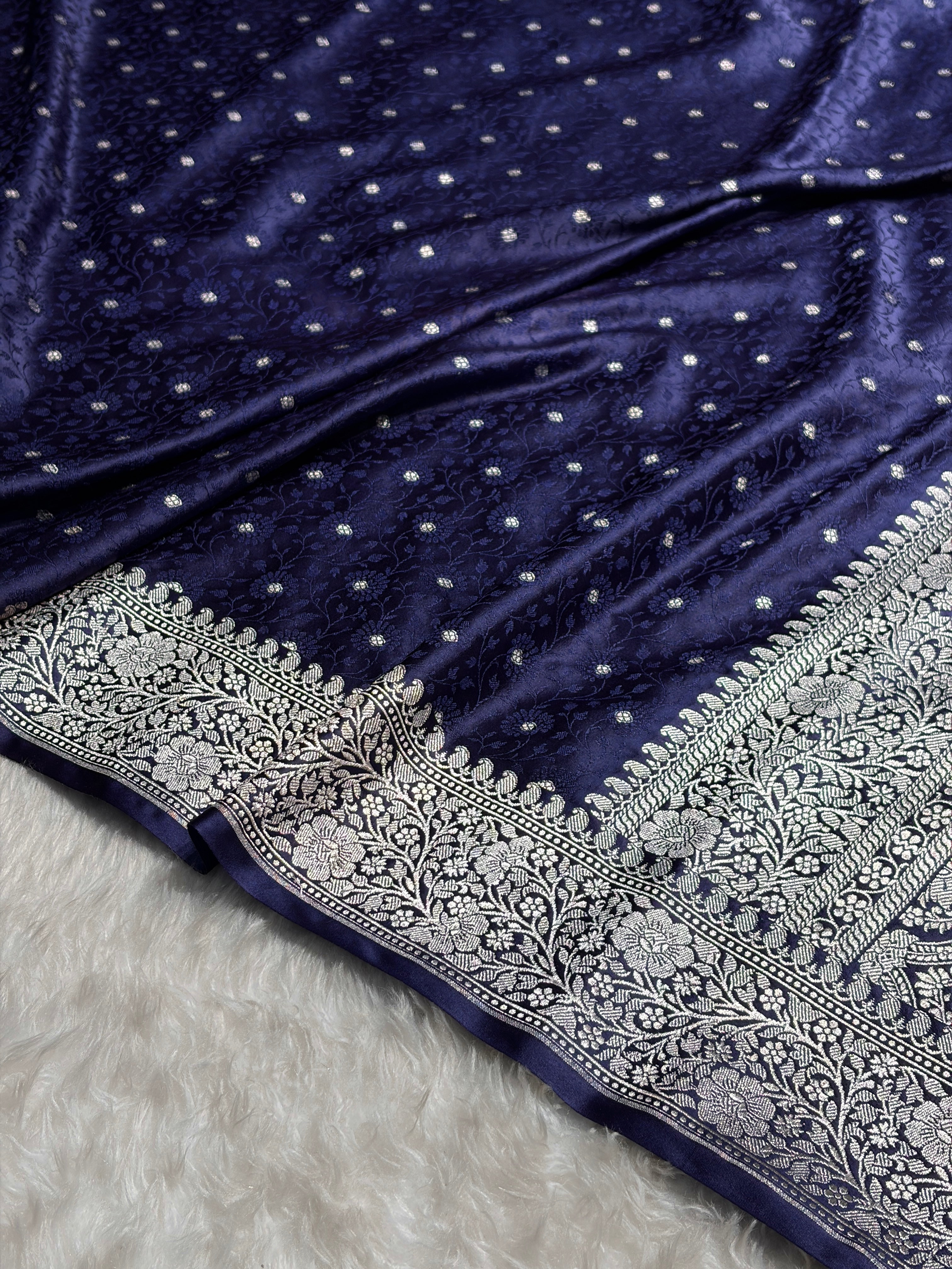 Navy Blue Shades Booti Tanchoi Mashru Silk Saree