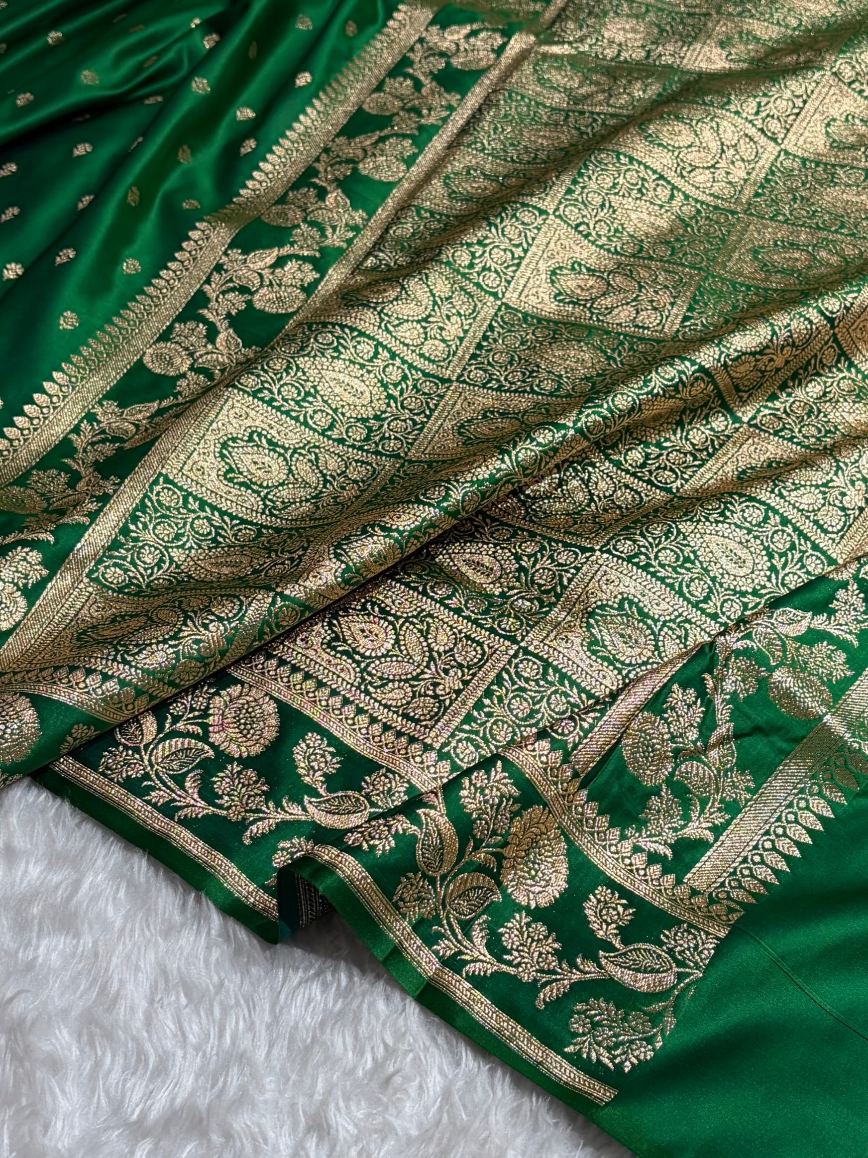 Banarasi Cross Green Shades Floral Pattern Satin Katan Silk Saree SK77