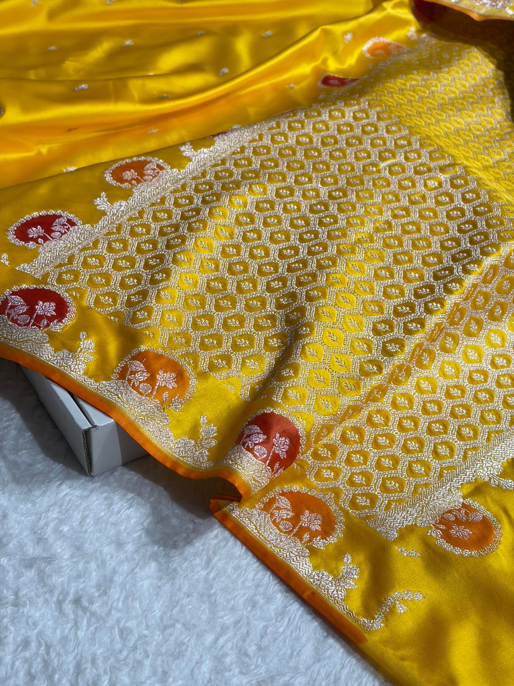 Banarasi Yellow Shades With Minakari Floral Mashru Silk Saree MS91