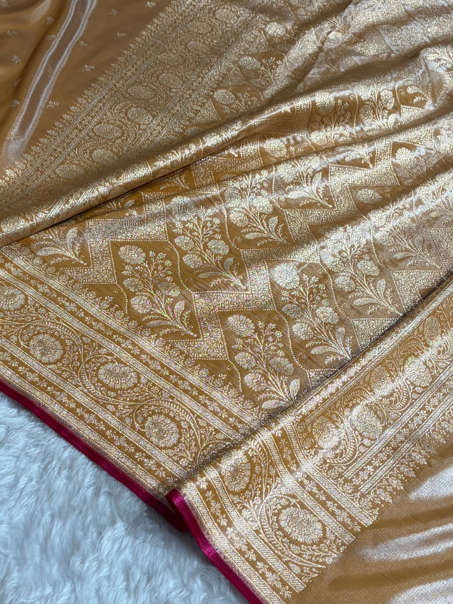 Banarasi Ivory Shades Cross Pattern Banarasi Satin Silk Saree SS52