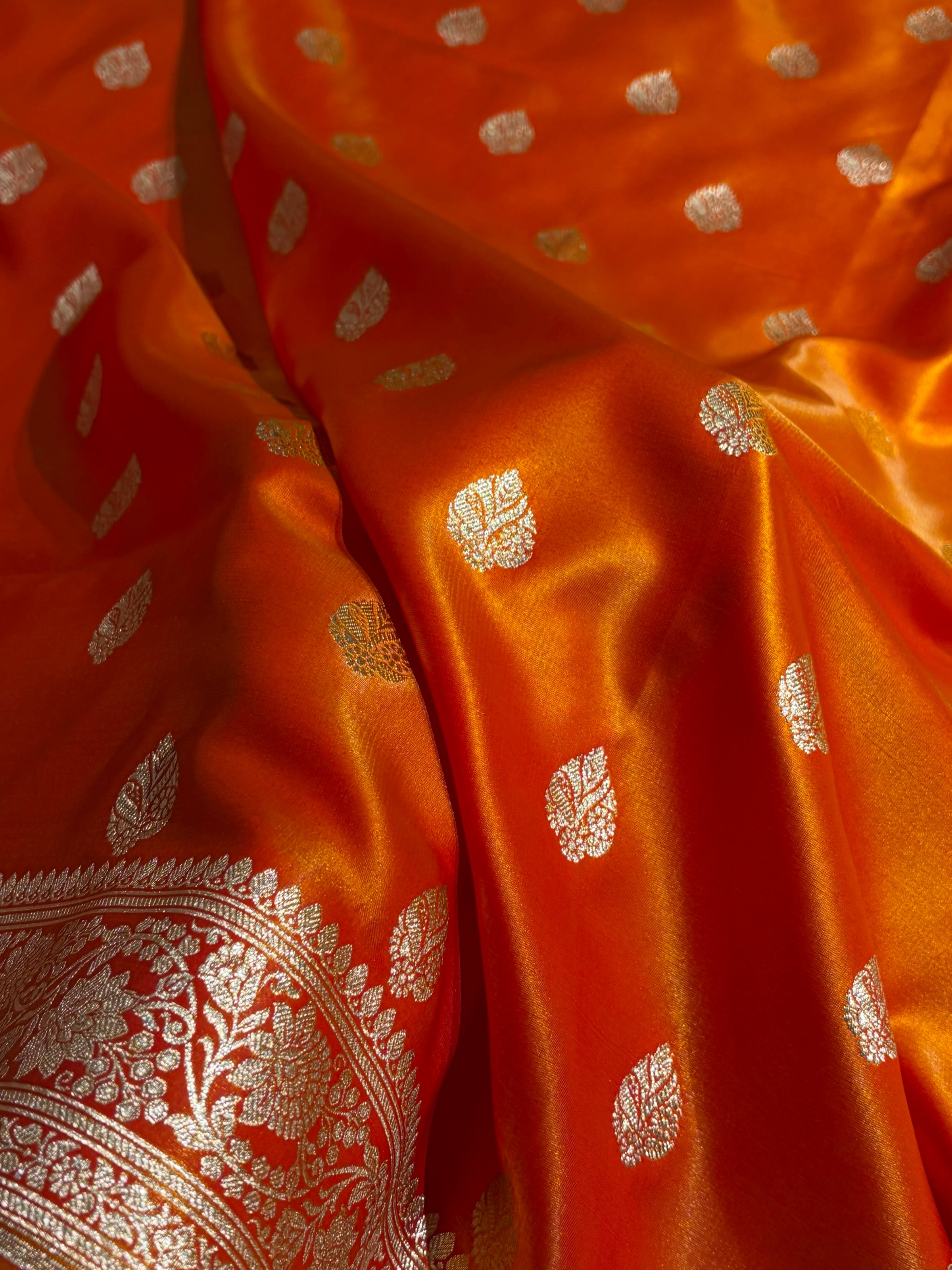 Fire Gold Shades Booti Pattern Banarasi Satin Silk Saree SS58