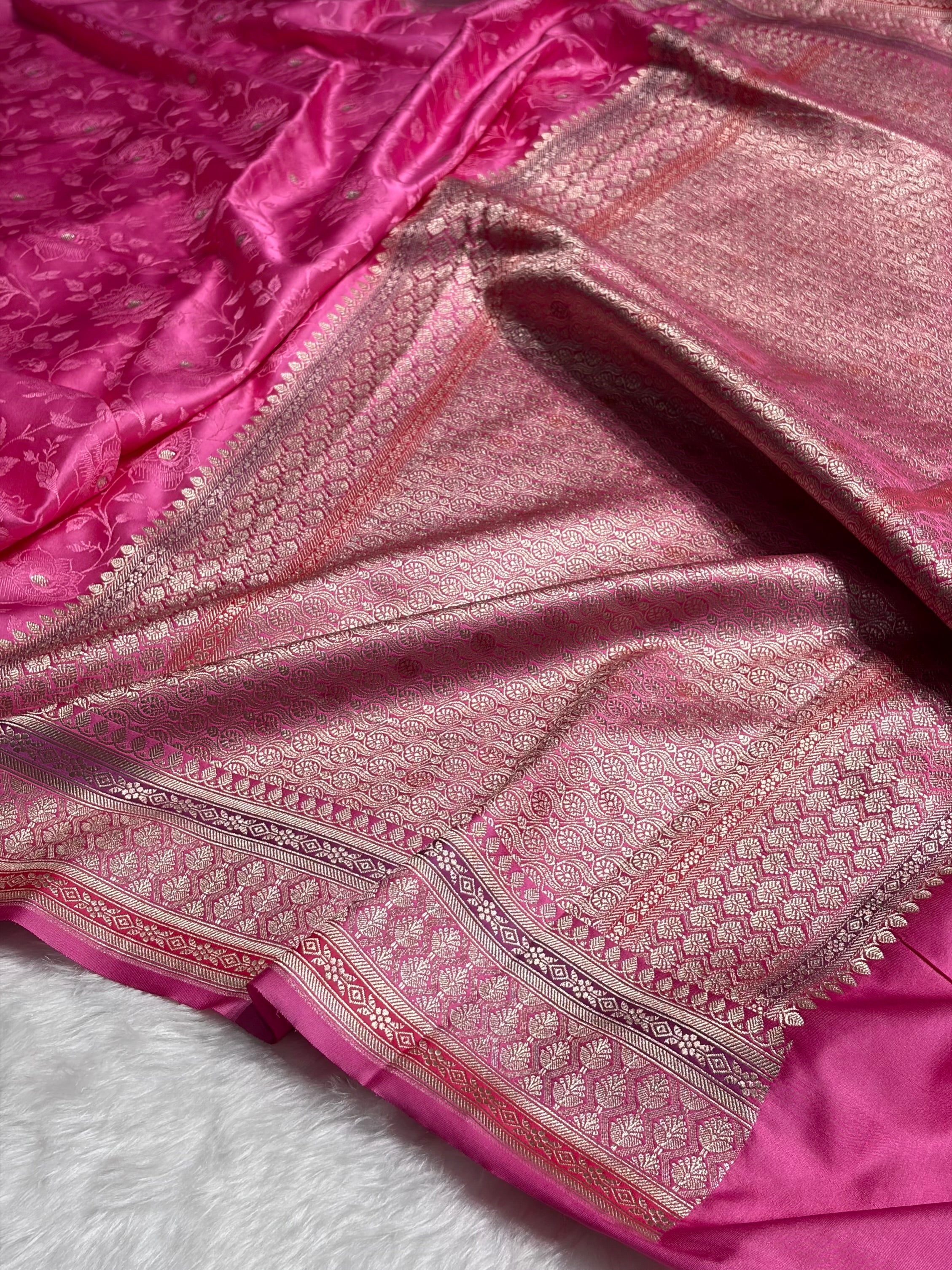 Baby Pink Shades Minakari Tanchoi Floral Booti Mashru Silk Saree MS59