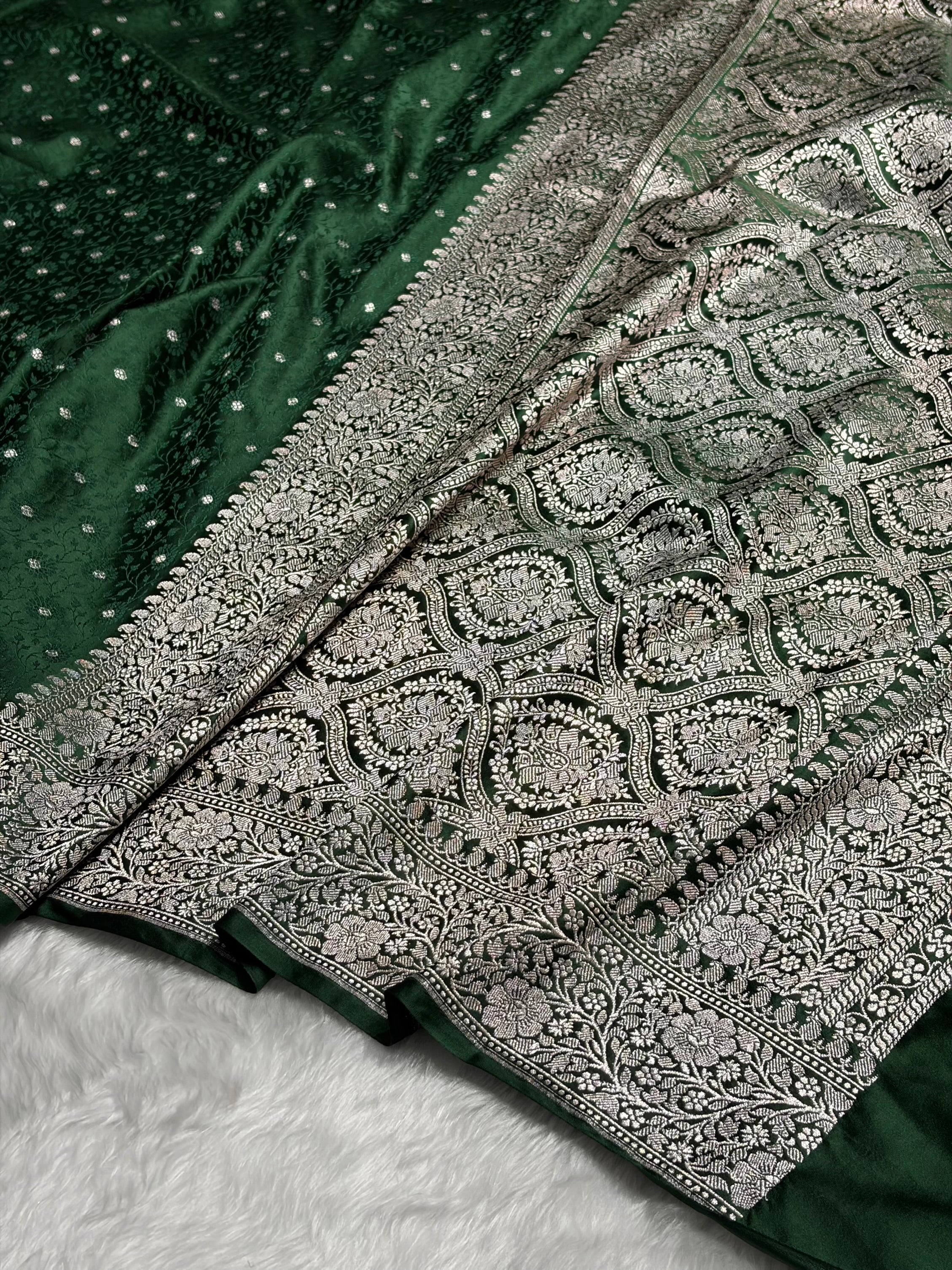 Bottle Green Shades Booti Tanchoi Mashru Silk Saree MS49