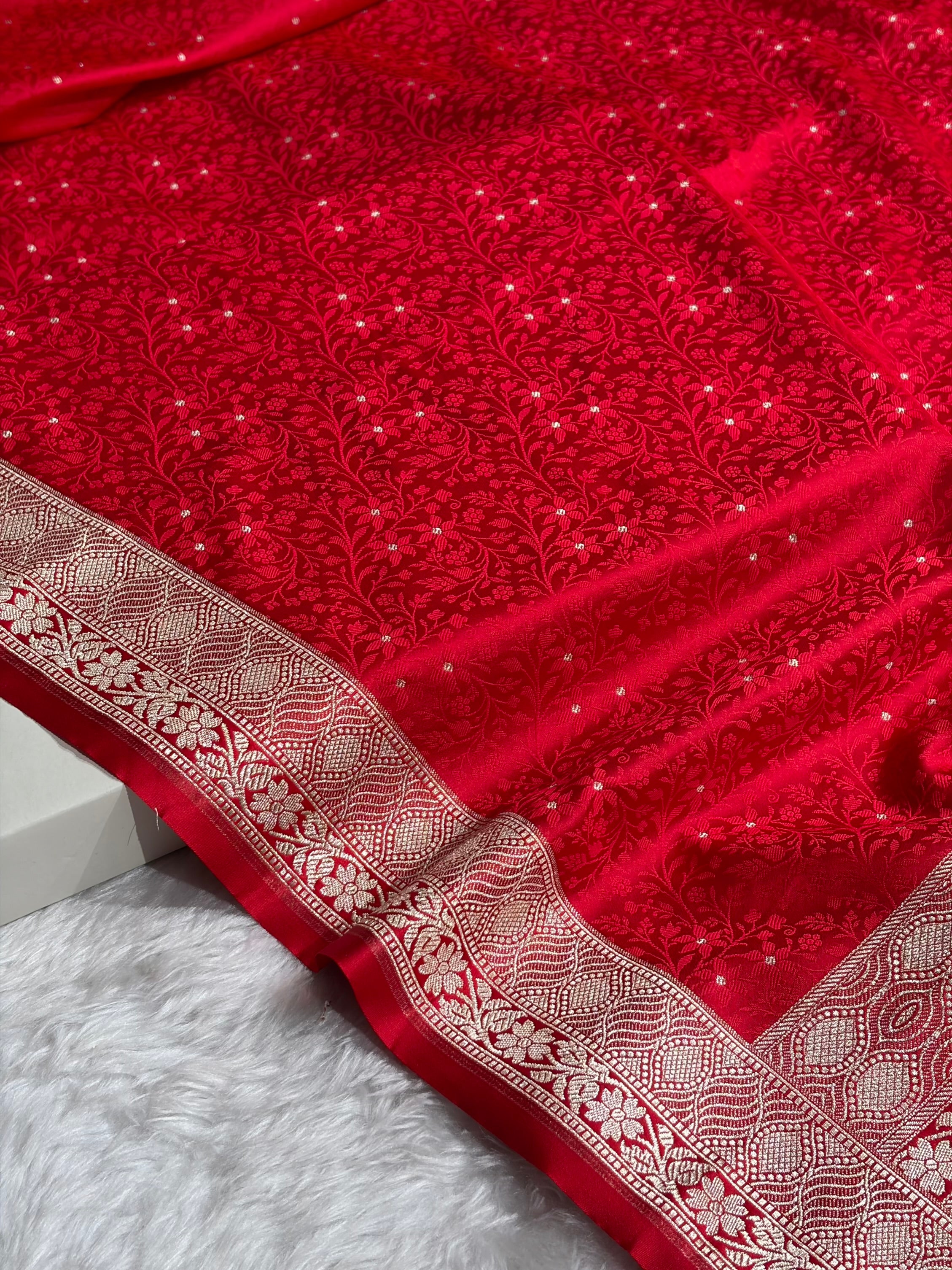 Red Shades Tanchoi Motif Mashru Silk Saree MST-15