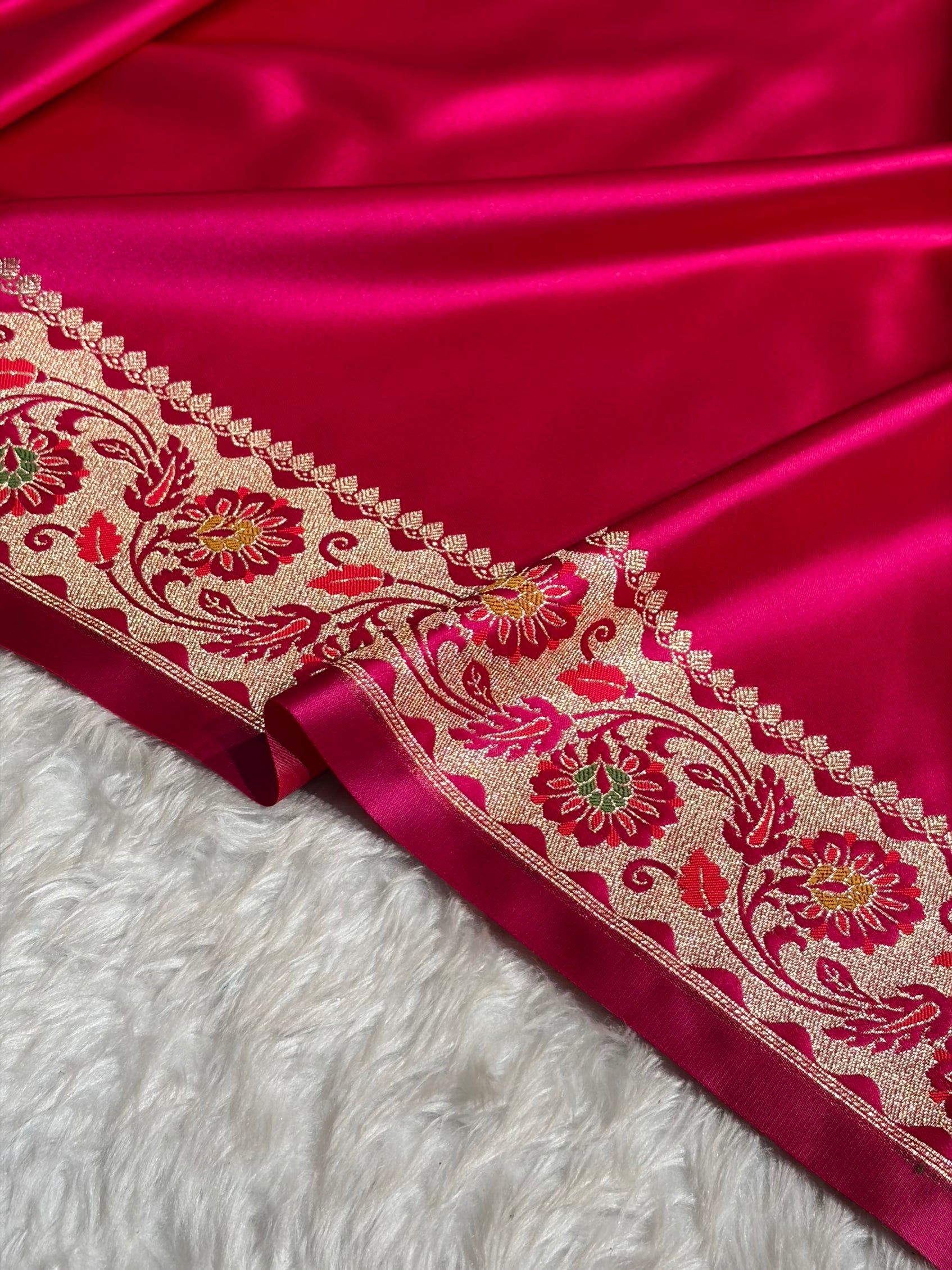 Banarasi Plain Satin Katan Saree Floral Minakari Pallu & Border Pattern in Rani Shades SK152