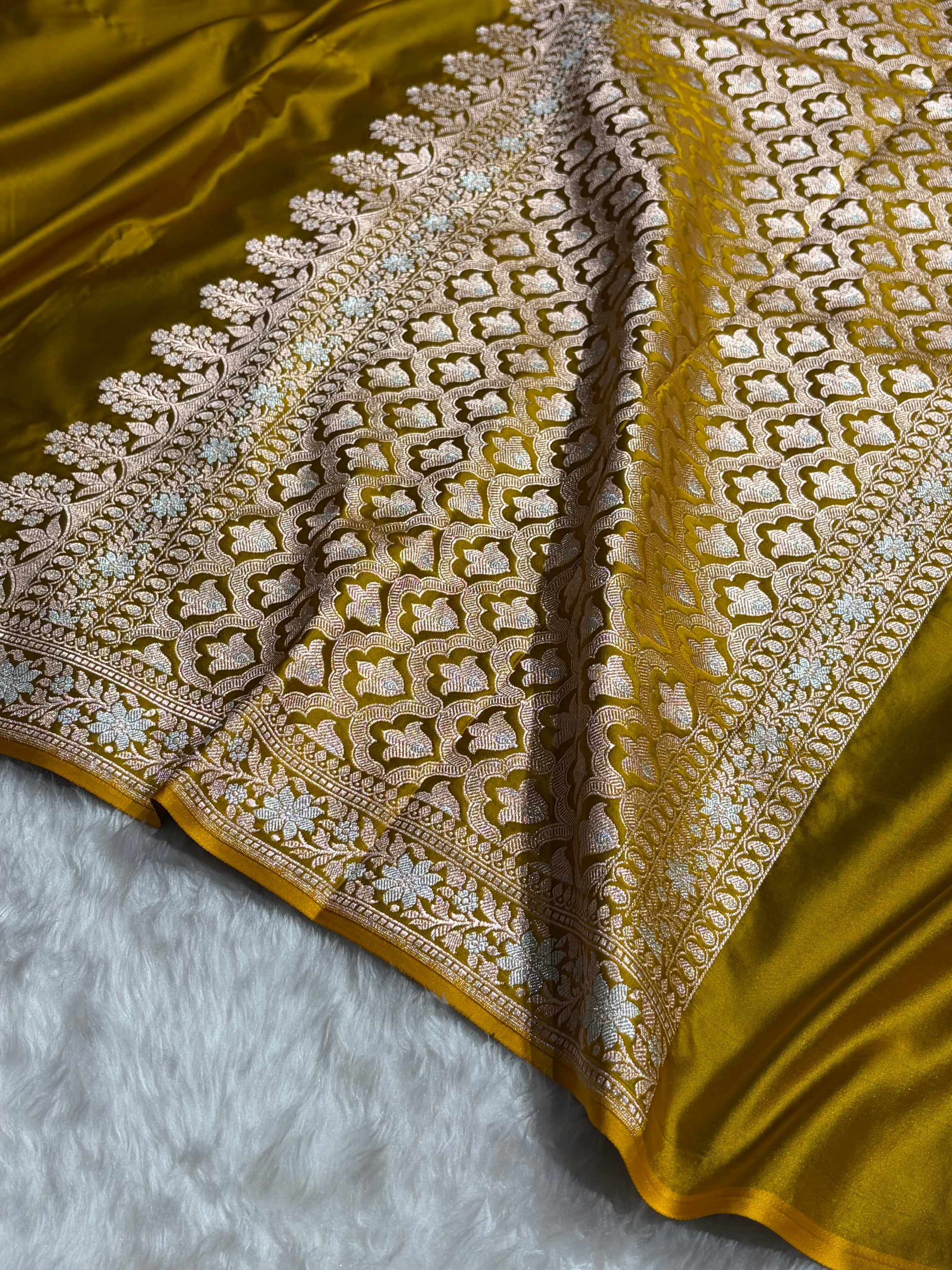 Mehndi Shades Plain Banarasi With Minakari Floral Border Mashru Silk Saree MSM-123