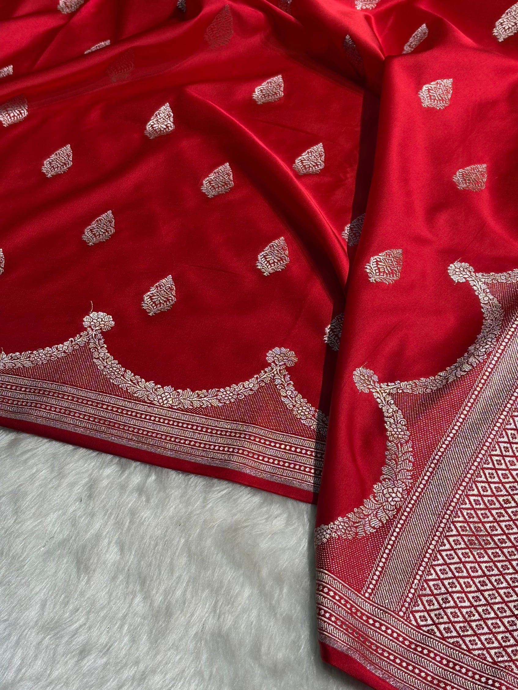 Red Shades Scallop Mashru Silk Saree MS20