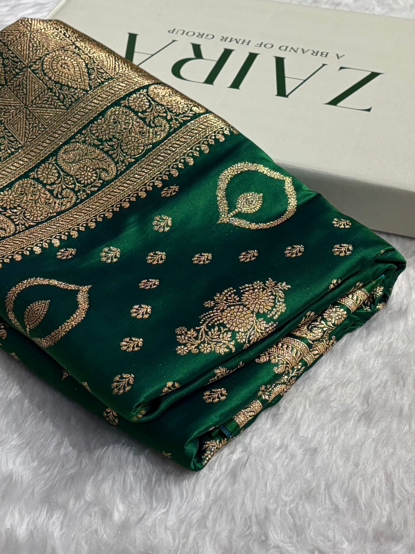 Banarasi Satin Katan Saree With Unique Boota in Cross Green Shades SK92