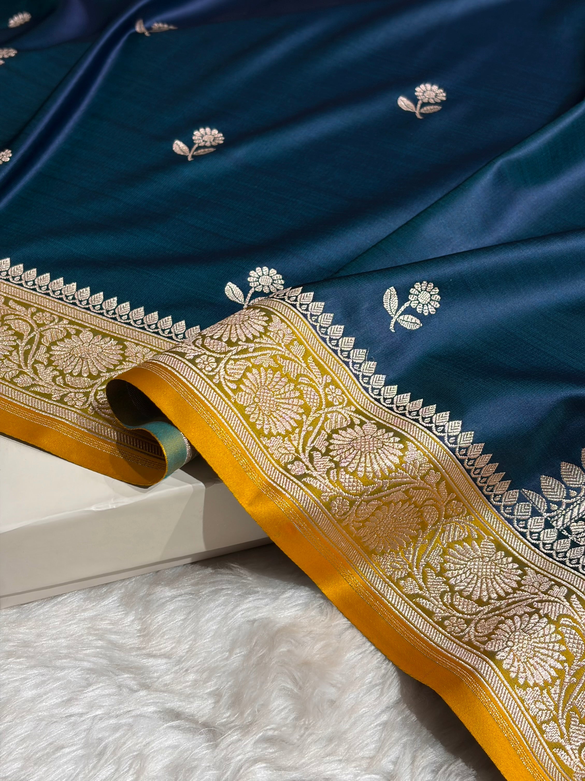 Contrast Peacock / Mustard Shades Banarasi Booti Pattern Mashru Silk Saree MSM-137