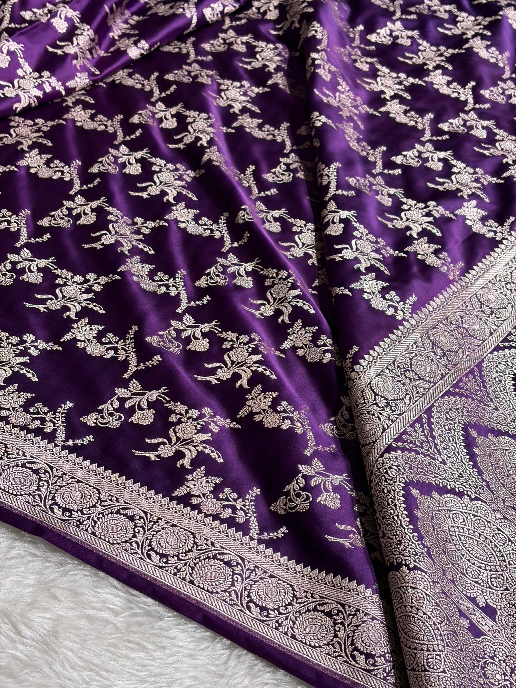 Banarasi Floral Jaal Pattern in Purple Shades Floral Mashru Silk Saree MCS98