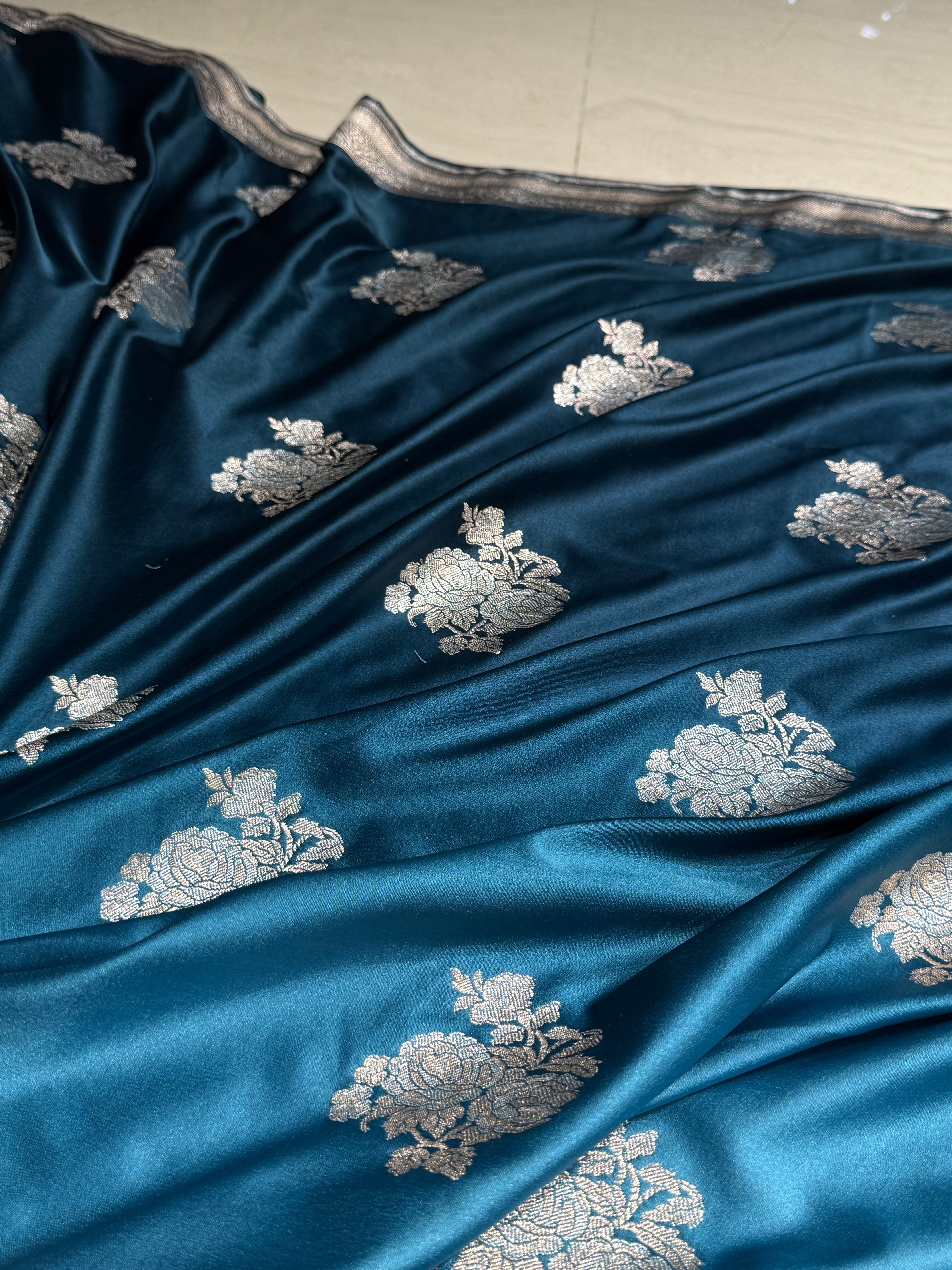 Ombre Garmen Sona Rupa Floral Motif Mashru Silk Saree