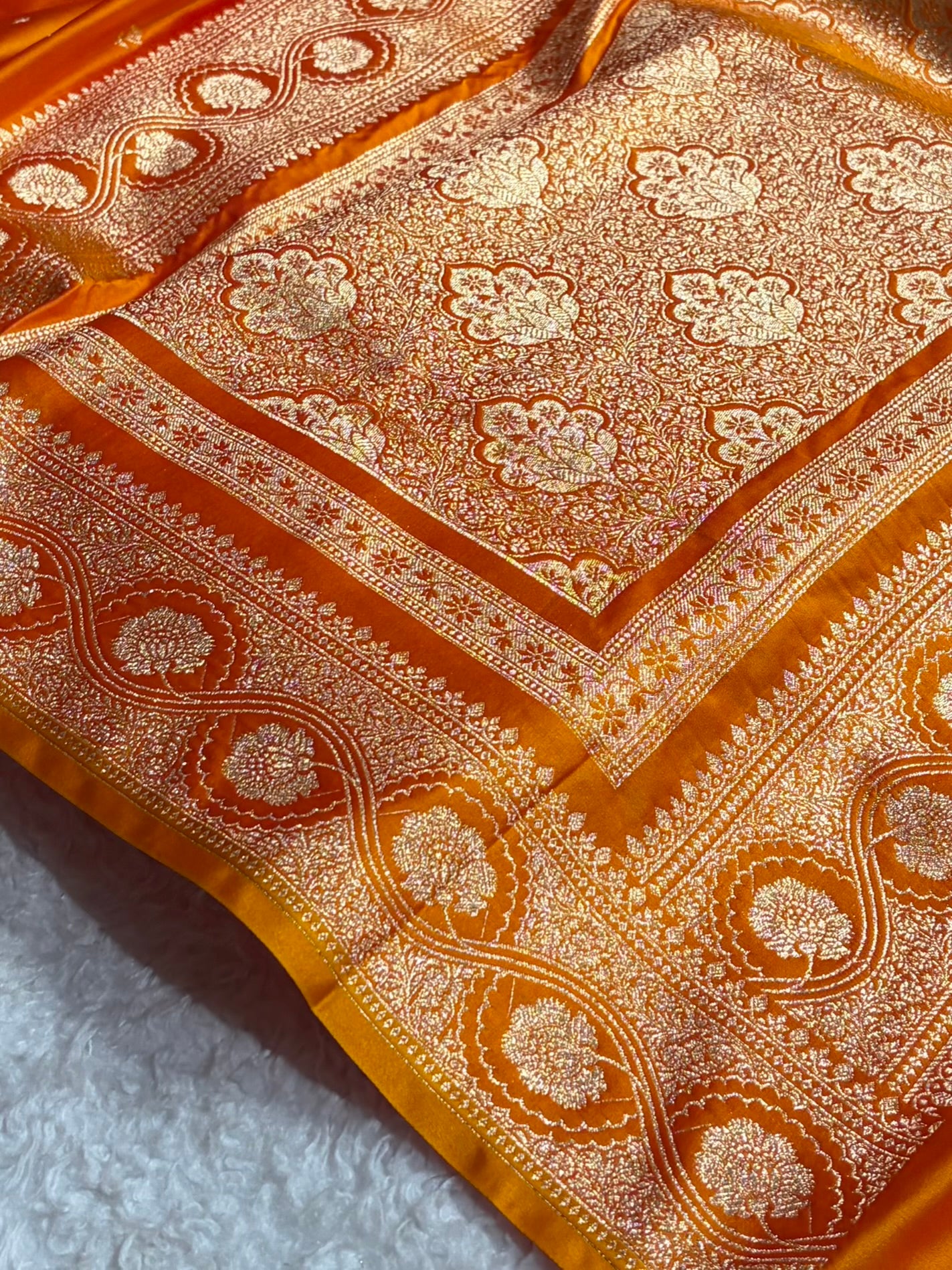 Banarasi Fire Gold Booti Pattern Satin Katan Silk Saree SK54