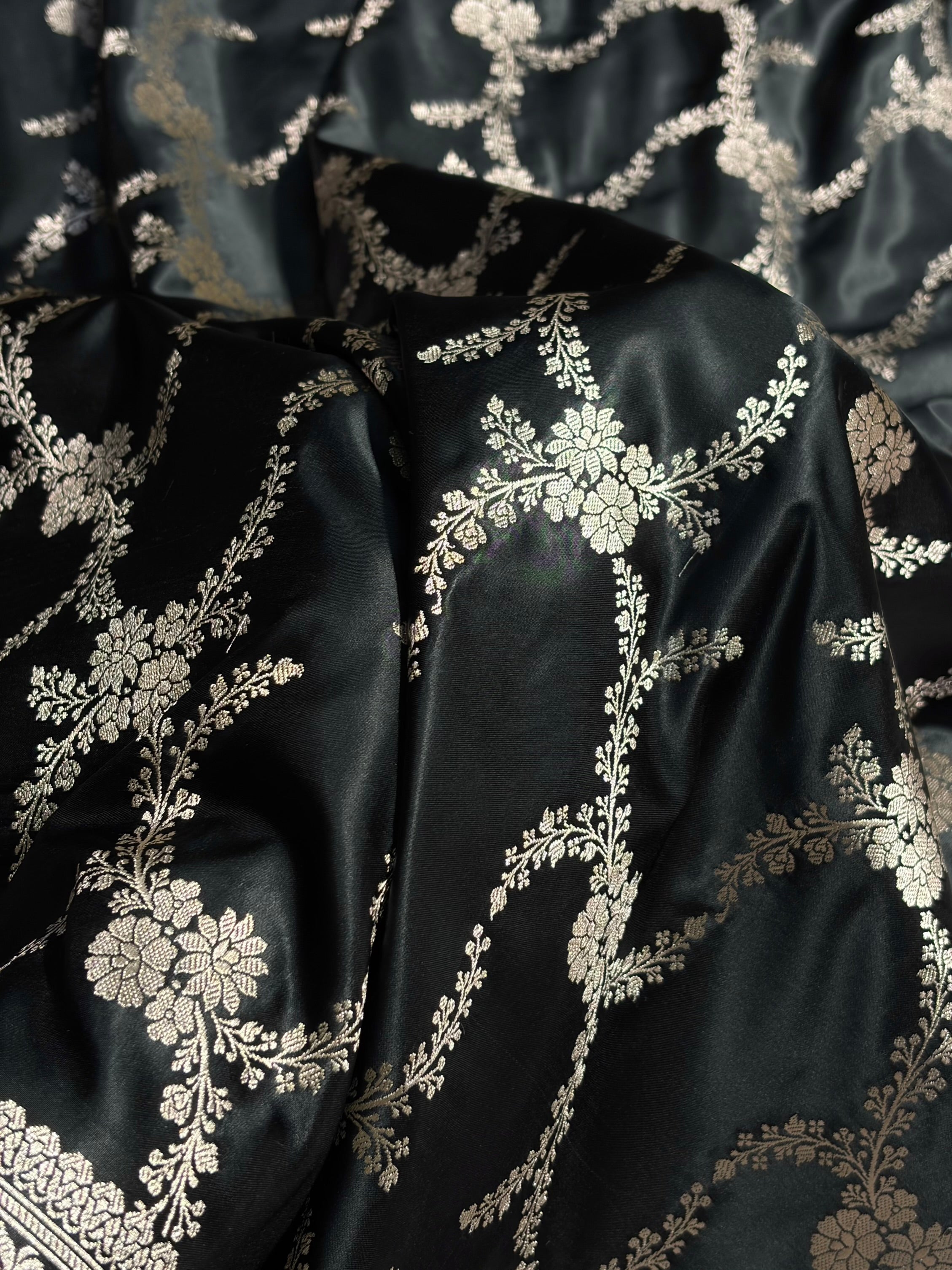 Black Shades Banarasi With Floral Border Mashru Silk Saree MSM-127