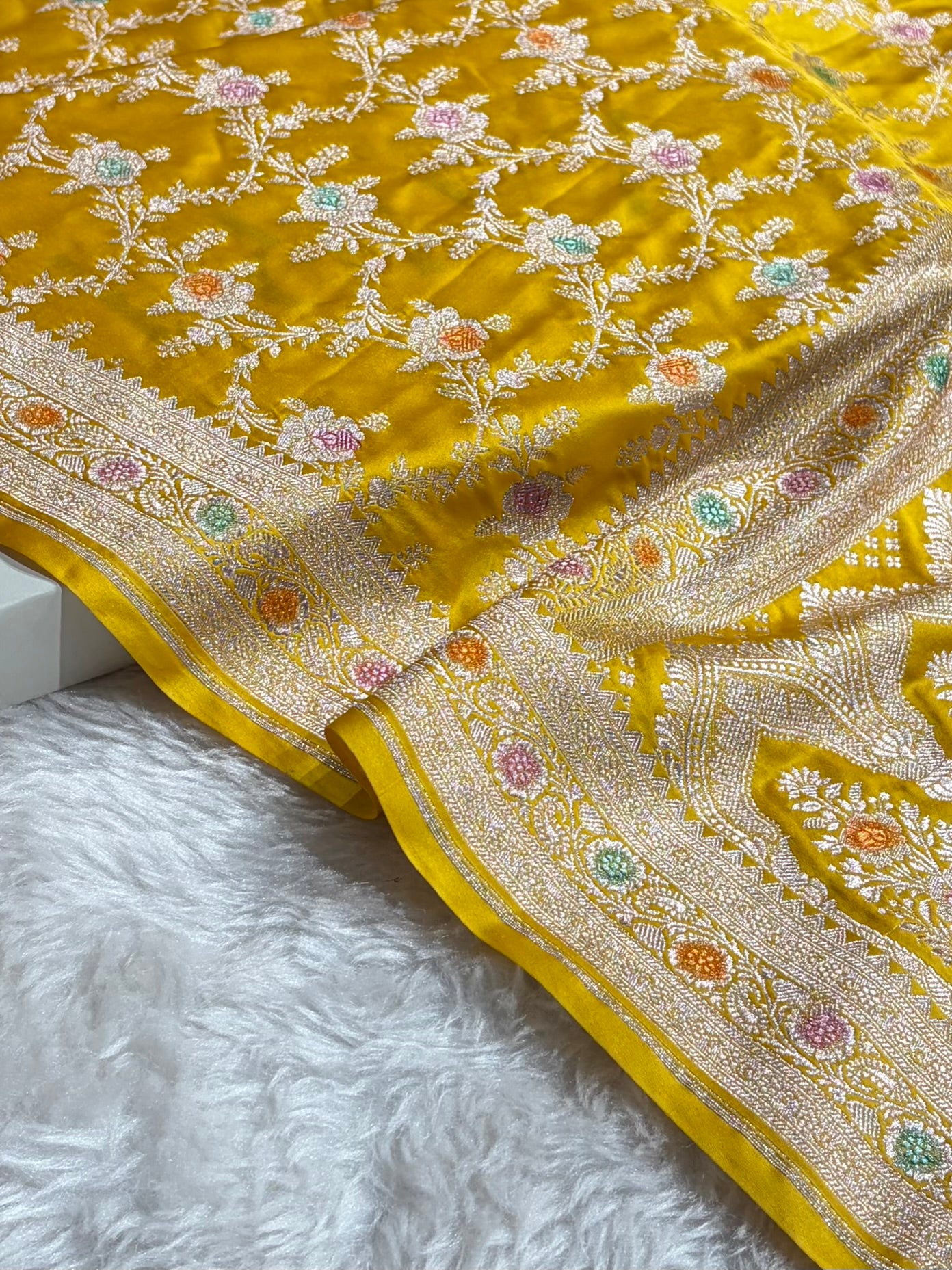 Yellow Shades Banarasi Minakari Floral Jaal Mashru Silk Saree MS28